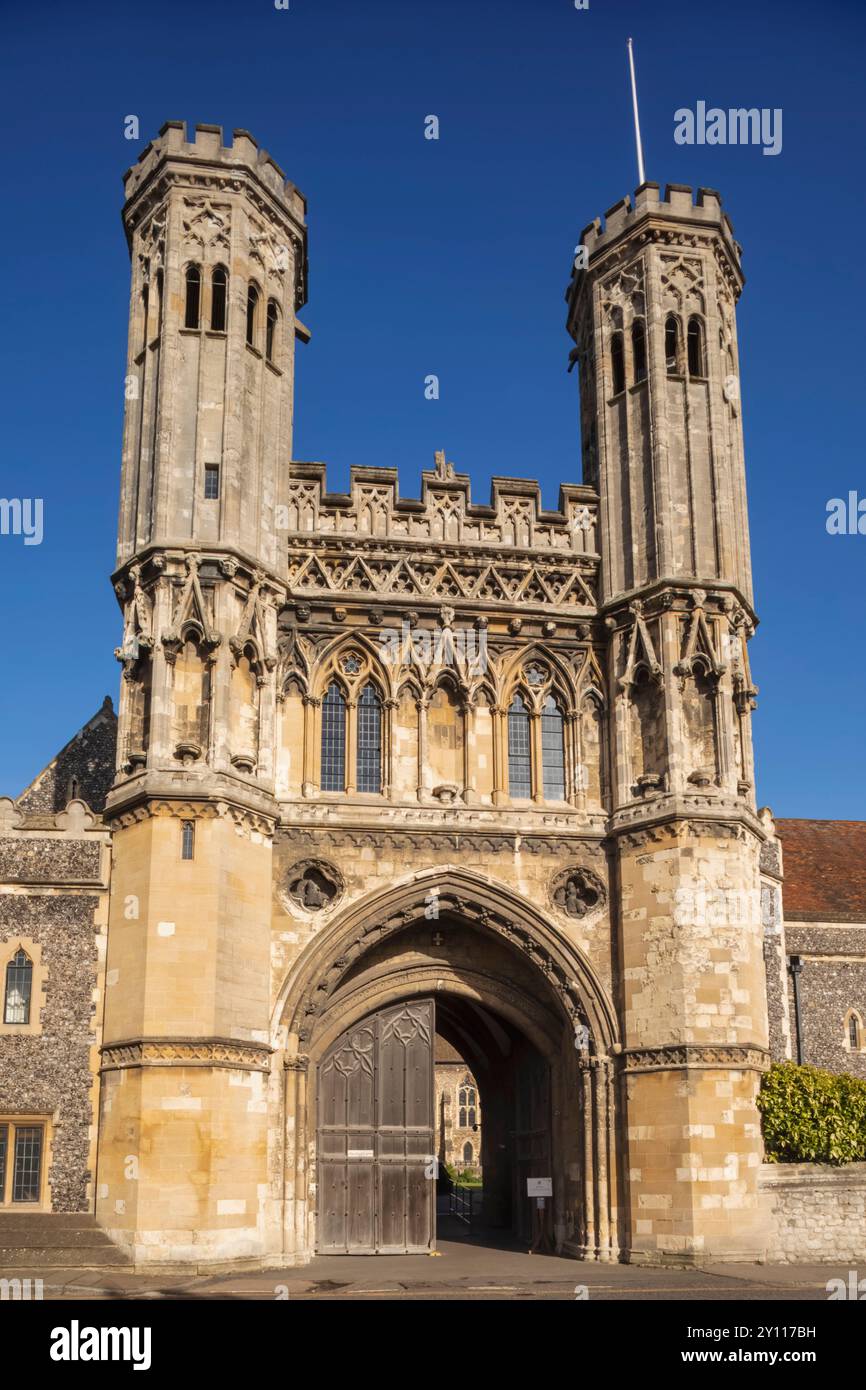 Inghilterra, Kent, Canterbury, Kings School, l'abate Fyndon's Great Gate Foto Stock