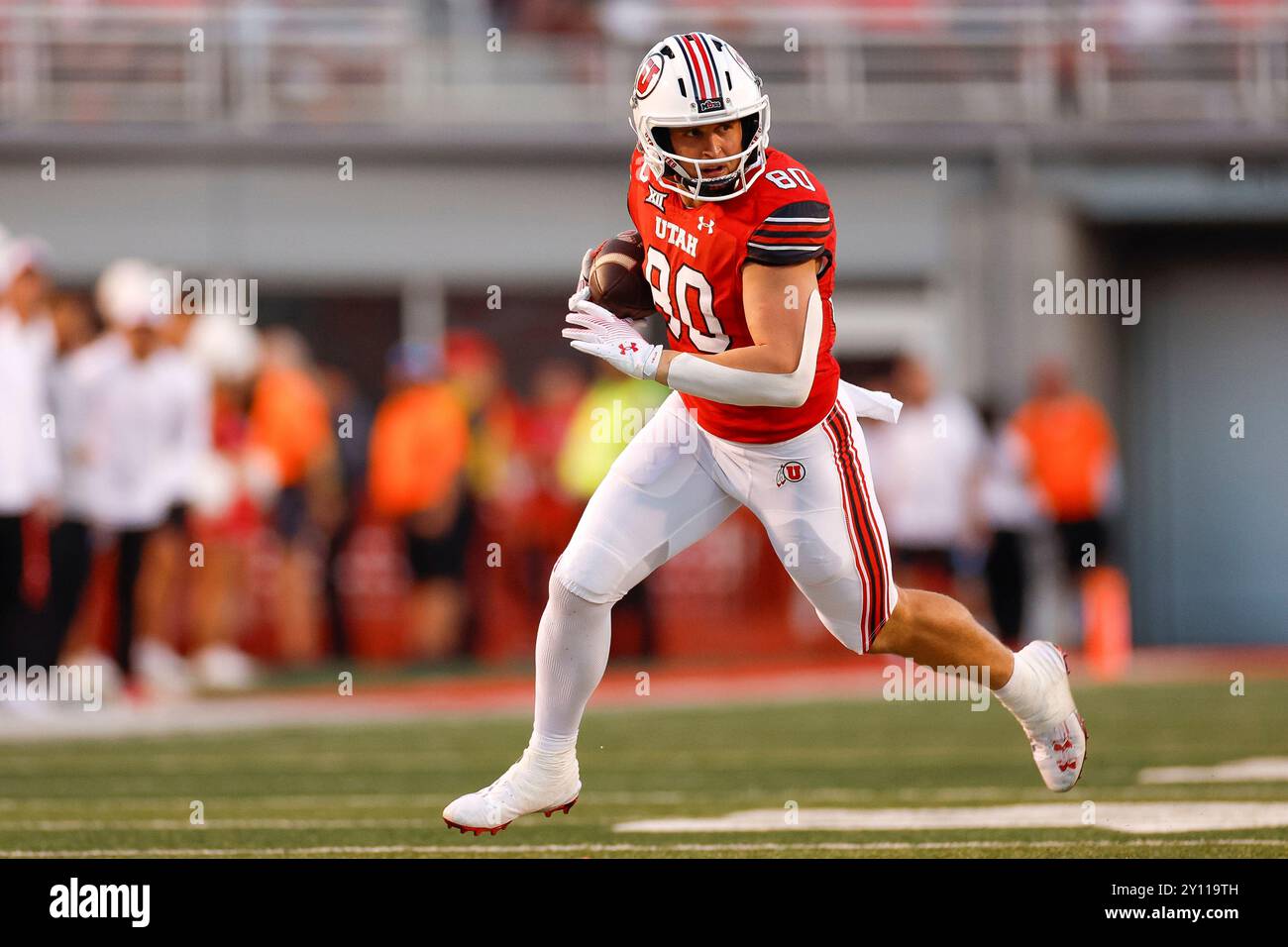 Brant Kuithe #80 degli Utah Utes corre per la yardage durante il primo tempo contro i Southern Utah Thunderbirds al Rice Eccles Stadium il 29 agosto 2 Foto Stock