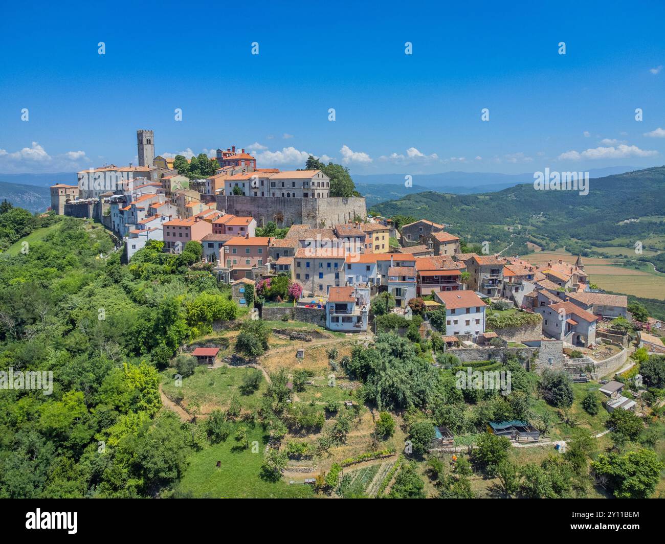 Vista aerea di Motovun / Montona, Istria centrale, Croazia Foto Stock