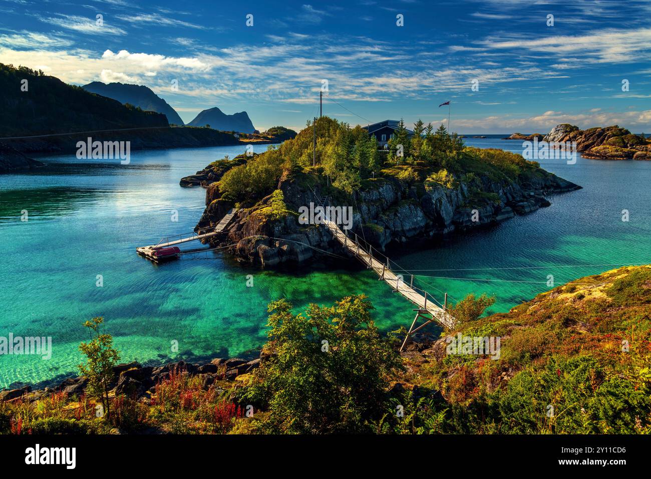 Estate, isola, ponte, ponte sospeso, costa, Hamn, fiordo, Senja, Skaland, Norvegia, Europa Foto Stock