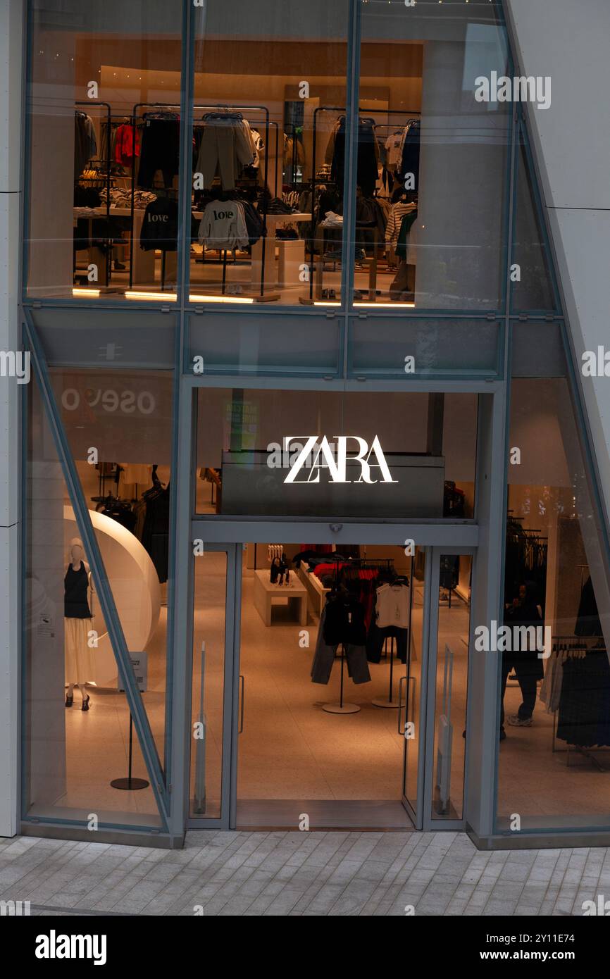 Negozio di fronte, Zara, rivenditore di abbigliamento, Battersea Power Station, Londra, REGNO UNITO. Foto Stock