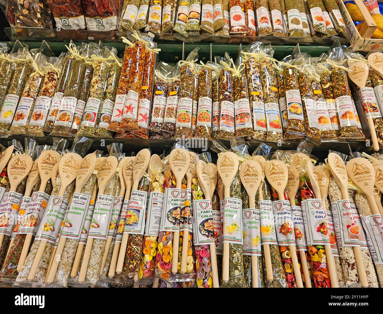 Bancarelle di mercato nella piazza della frutta, Bolzano, Provincia di Bolzano, alto Adige, alto Adige, Alpi, Dolomiti, Trentino-alto Adige, Italia Foto Stock