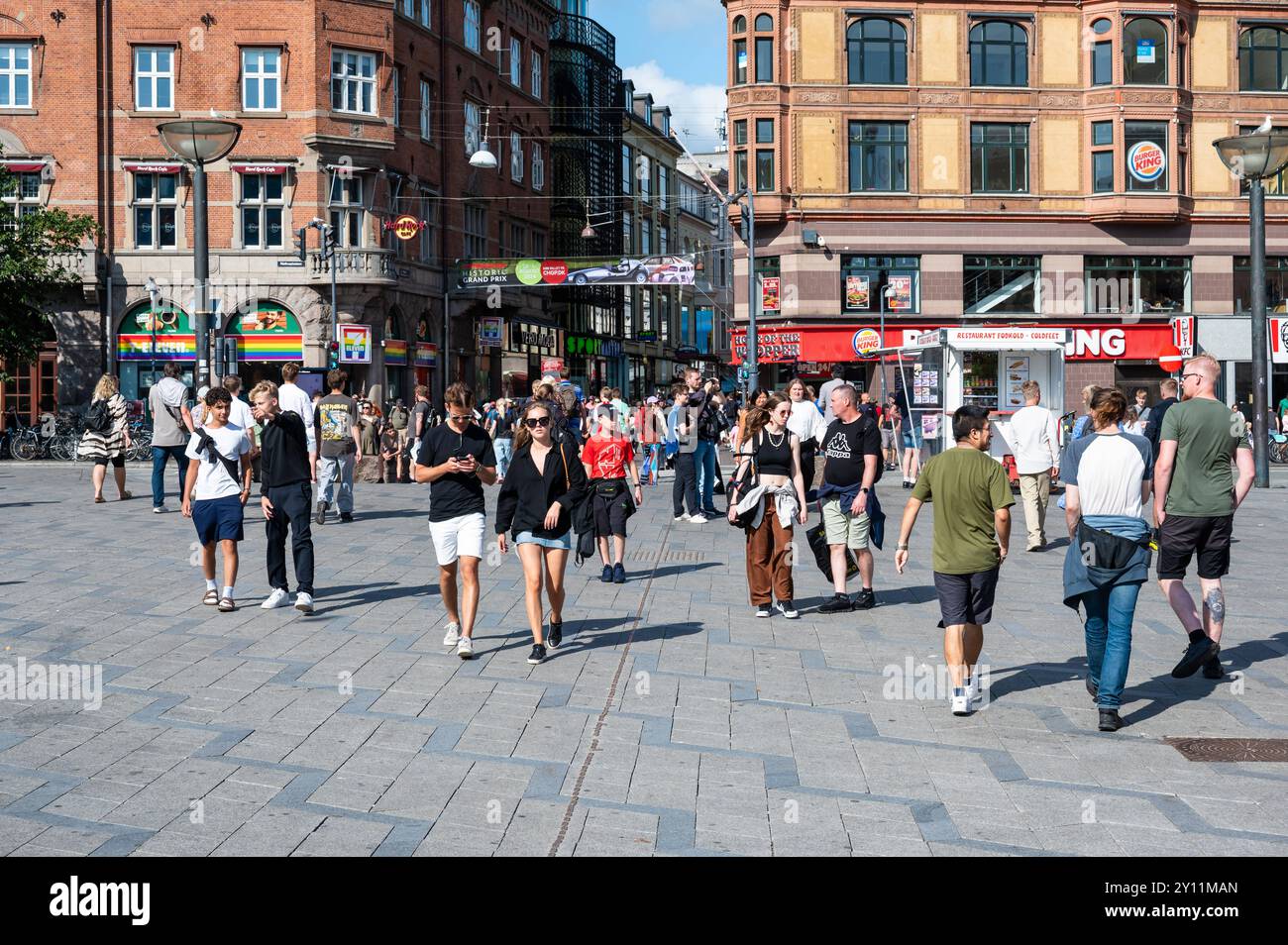 Copenhagen, Danimarca, 24 luglio 2024 - folla di persone nella piazza del municipio Foto Stock