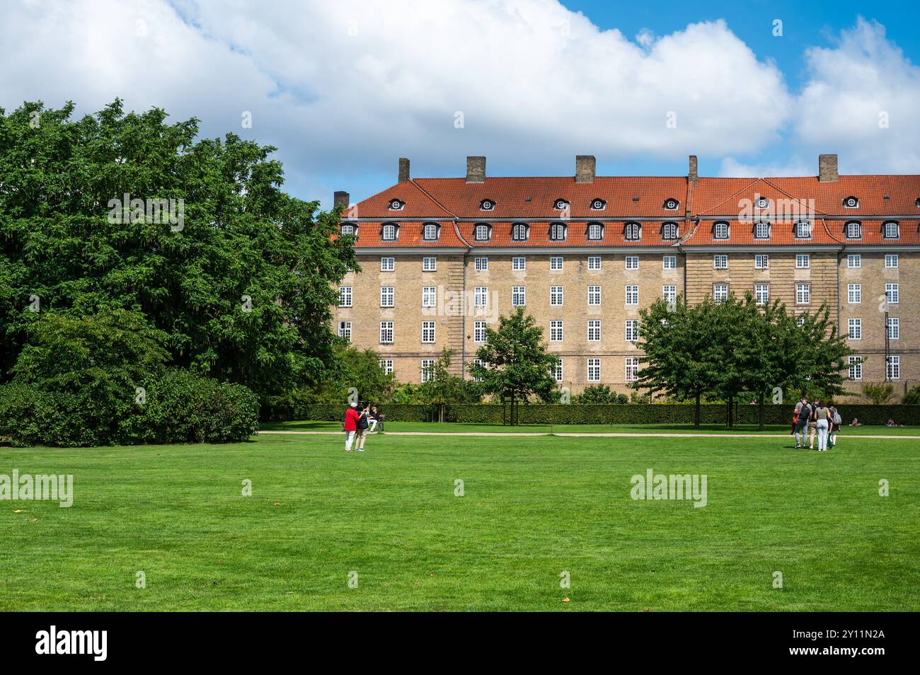 Copenaghen, Danimarca, 24 luglio 2024 - i giardini e il monumento del castello di Rosenberg Foto Stock