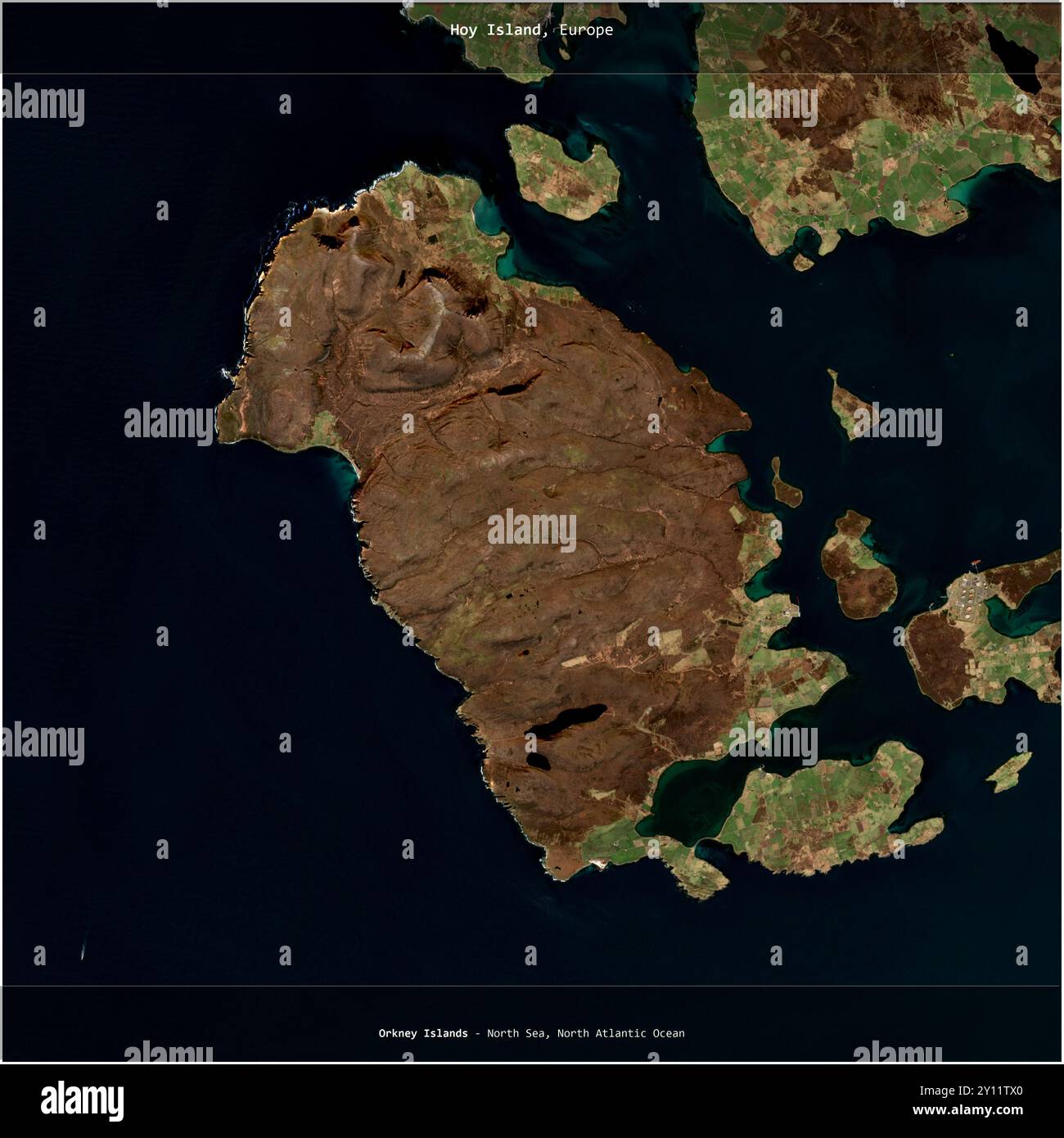 Hoy Island nel Mare del Nord, appartenente al Regno Unito, ritagliato in quadrato su un'immagine satellitare scattata il 30 marzo 2024 Foto Stock