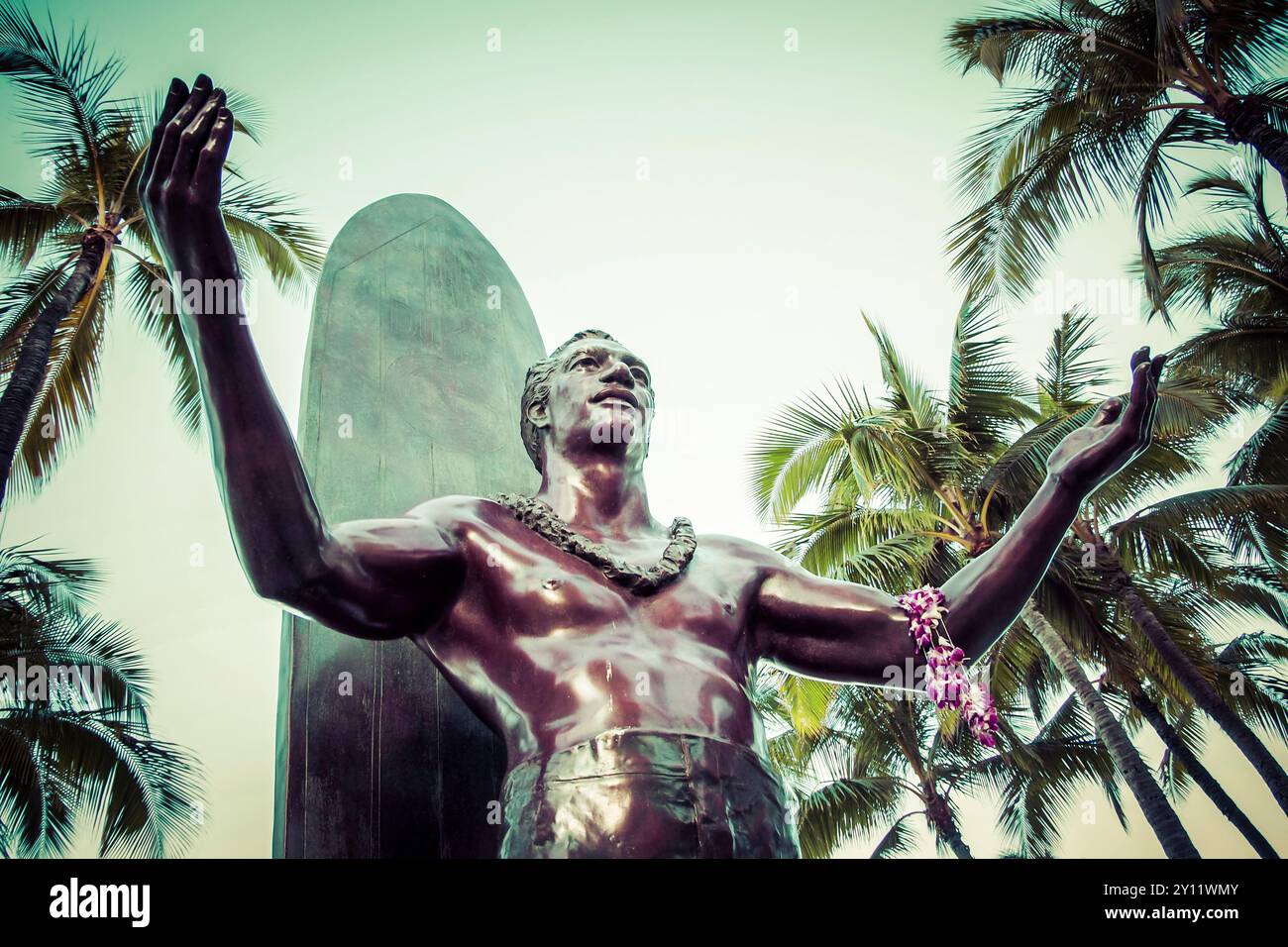 Waikiki, Honolulu, Oahu, Hawaii. Statua di Duke Kahanamoku az Waikiki Beach. 21 giugno 2023 Foto Stock