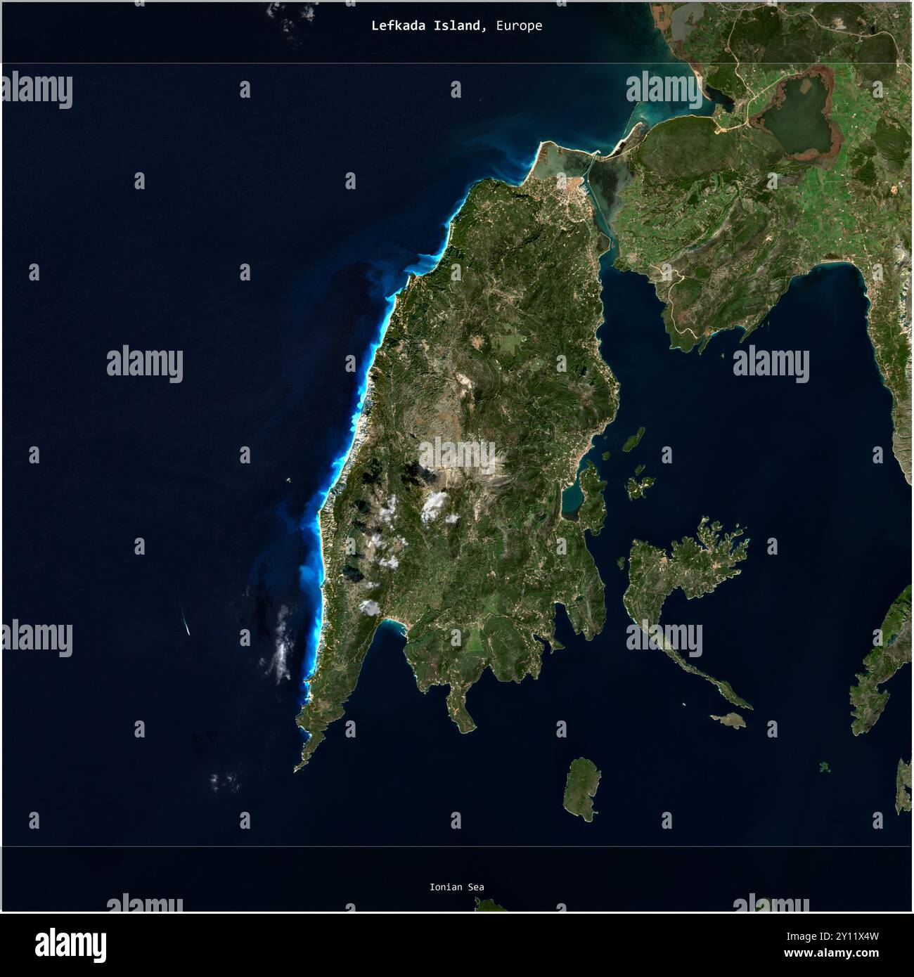 L'isola di Lefkada nel Mar Ionio, appartenente alla Grecia, è stata ritagliata in quadrato su un'immagine satellitare scattata il 15 febbraio 2024 Foto Stock