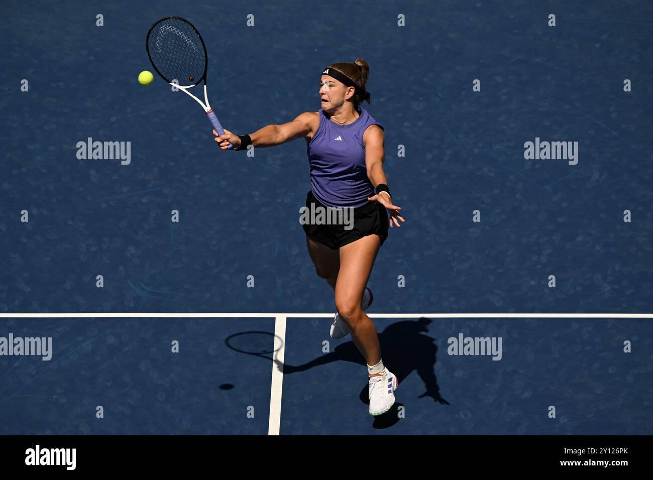 La tennista ceca Karolina Muchova avanza alla semifinale del torneo di tennis US Open quando sconfisse il brasiliano Beatriz Haddad Maia, a ne Foto Stock