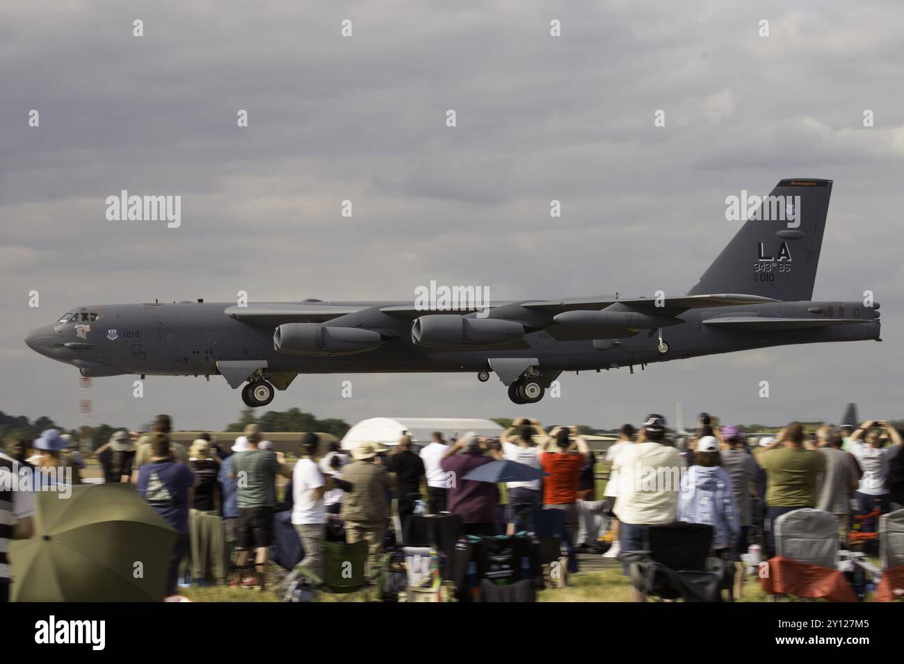 Un B-52H Stratofortress dell'USAF arriva al Royal International Air Tattoo 2024. Foto Stock