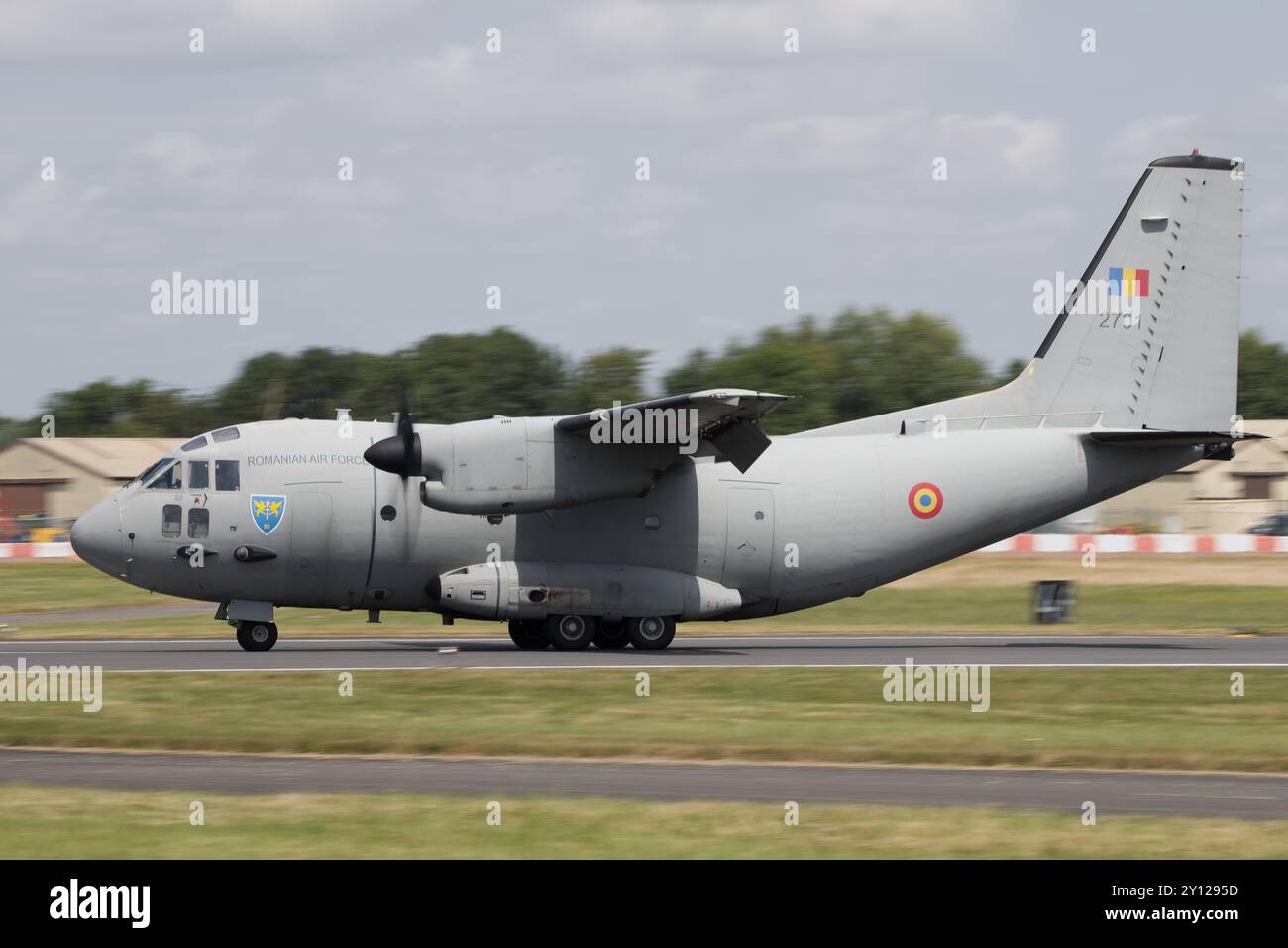 Un aereo rumeno C-27J Spartan che arriva al Royal International Air Tattoo 2024. Foto Stock