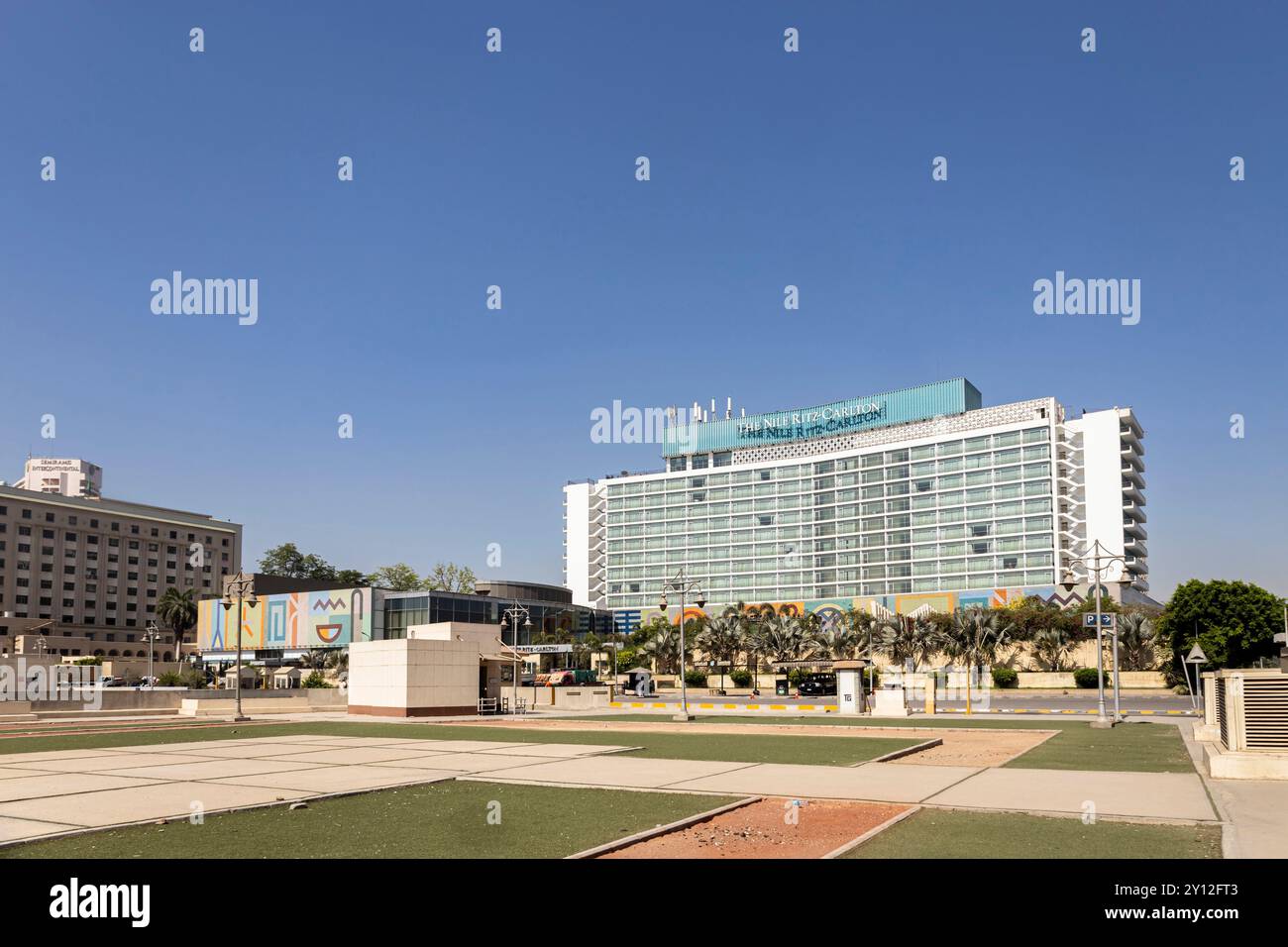 L'hotel Nile Ritz-Carlton, lungo il fiume Nilo, Piazza Tahrir, il Cairo, Egitto, nord Africa, Africa Foto Stock