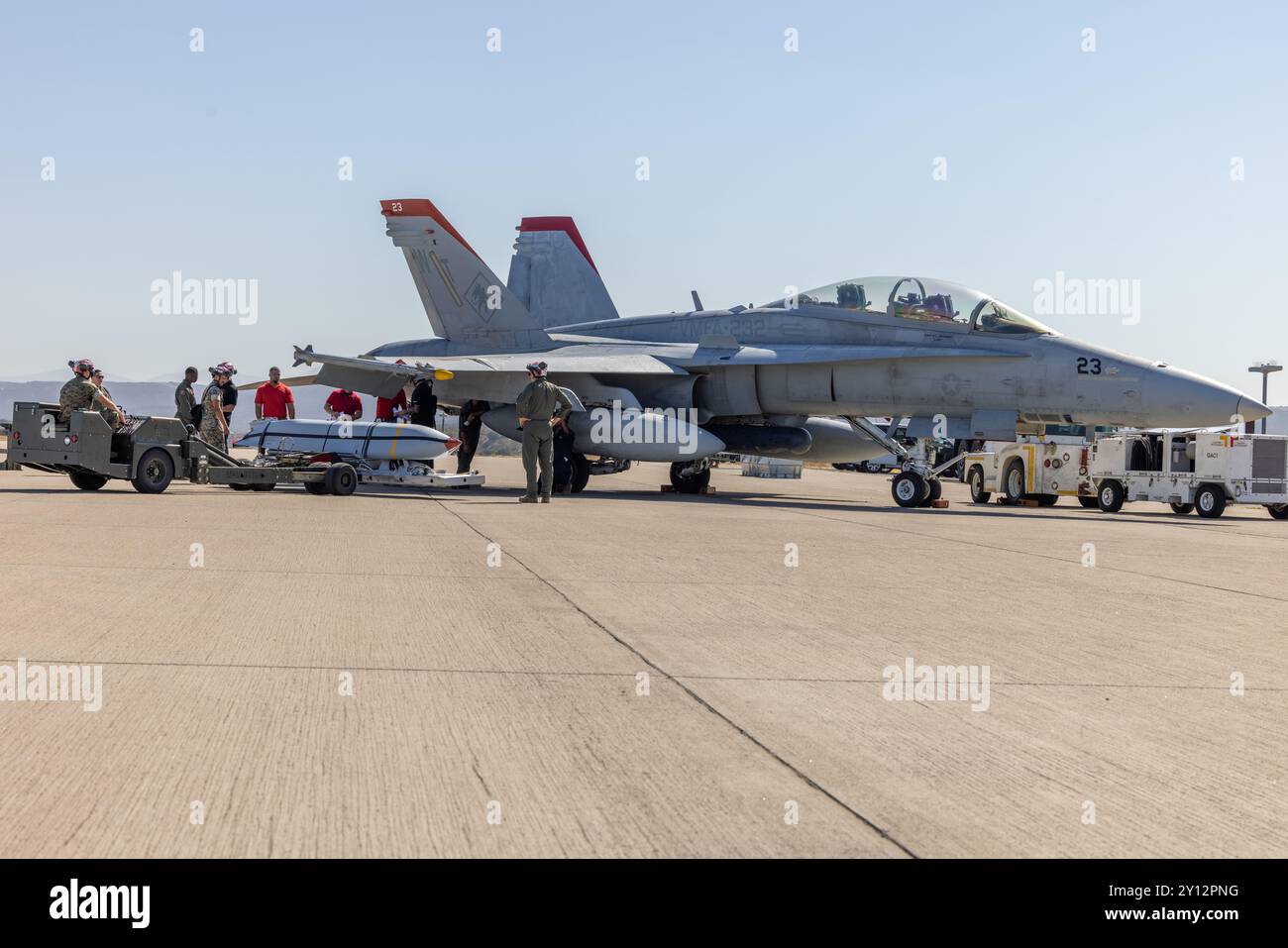 U.S. Marines con Marine Fighter Attack Squadron (VMFA) 232, Marine Aircraft Group 11, 3rd Marine Aircraft Wing e Marine Aviation Logistics Squadro Foto Stock
