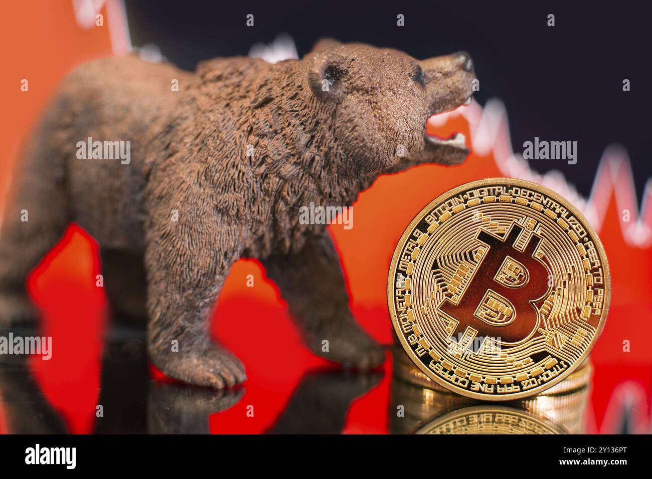 Bitcoin con un grafico rosso. Il crollo dei prezzi e il concetto di tendenza del mercato Foto Stock