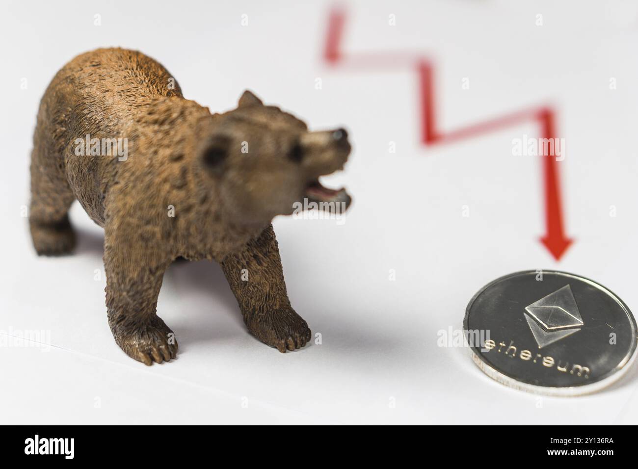 Foto del crollo del prezzo di Ethereum e del calo della criptovaluta come concetto di tendenza dell'orso Foto Stock
