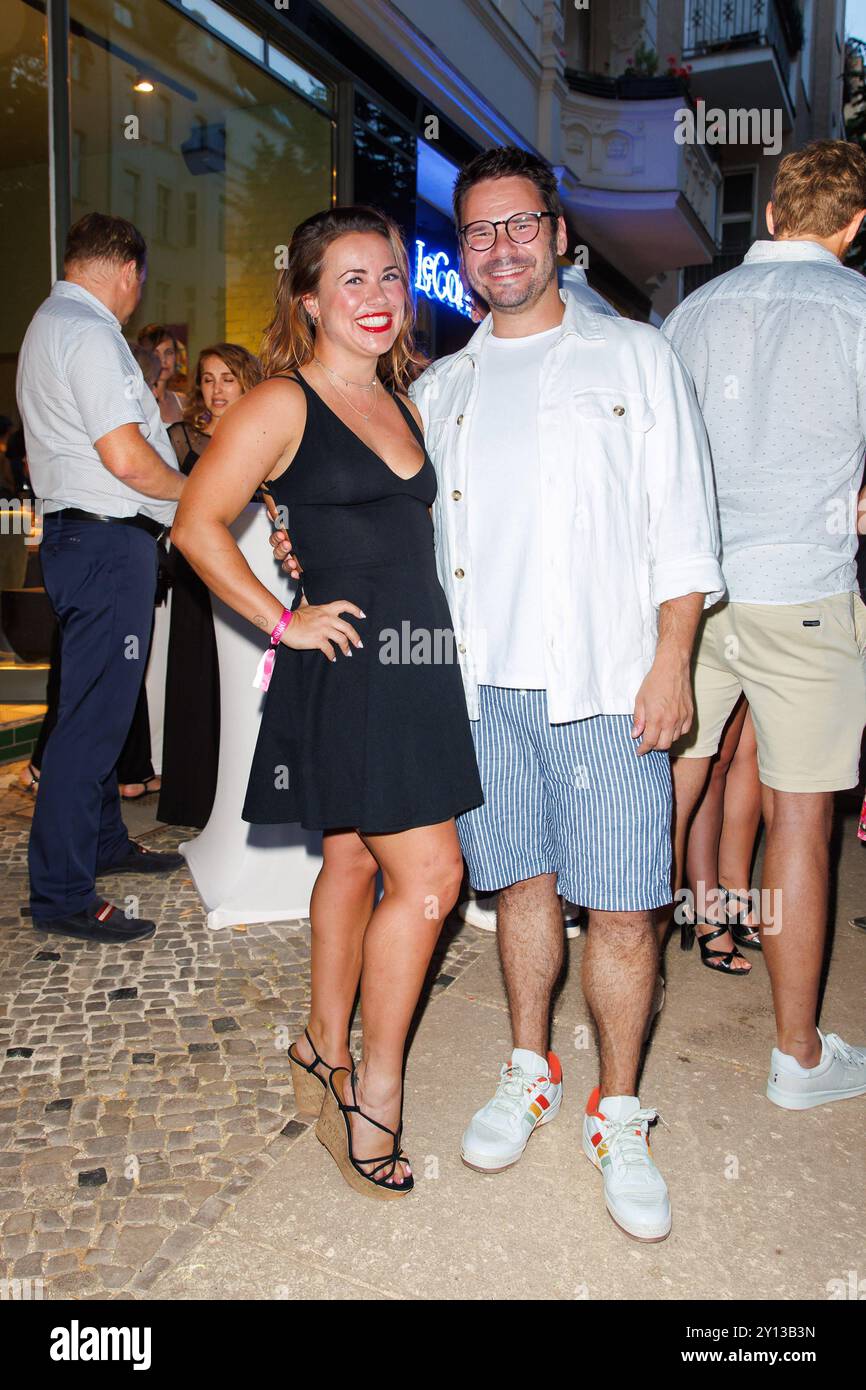 Grand Opening - le Consulat Sarah Tkotsch und Thomas Drechsel beim Grand Opening Bistrot Restaurant le Consulat AM 04.09.2024 a Berlino. *** Grande apertura le Consulat Sarah Tkotsch e Thomas Drechsel al Grand Opening Bistrot Restaurant le Consulat il 04 09 2024 a Berlino Copyright: XEventpressxKochanx Foto Stock