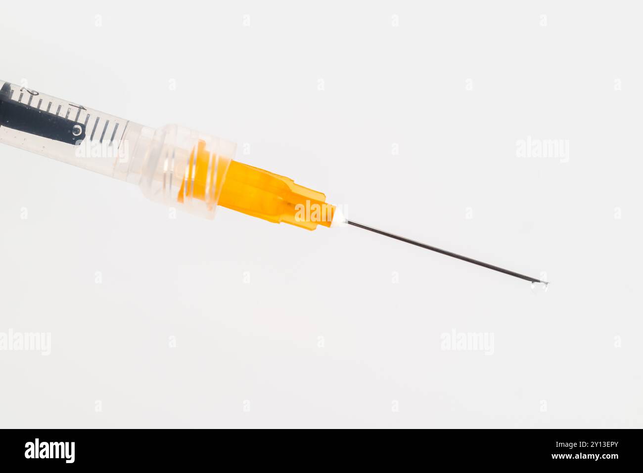 Siringa sterile da 1 ml di calibro 25 utilizzata per l'iniezione Foto Stock