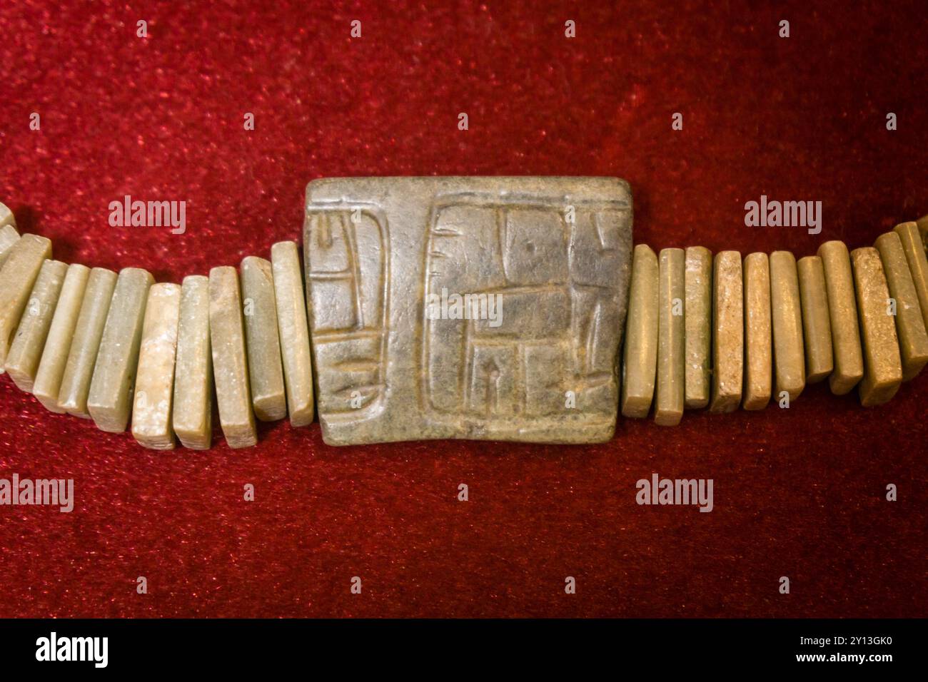 Collana di perle di giada, museo Central plaza, Chichicastenango, dipartimento del comune di El Quiché, Guatemala, America centrale. Foto Stock
