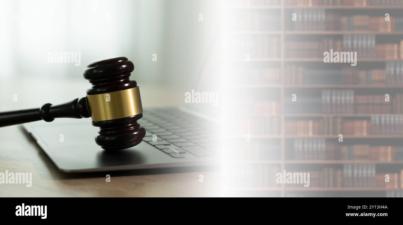 Informativa sulla privacy legge sui laptop online nel diritto del lavoro per un'azienda Foto Stock