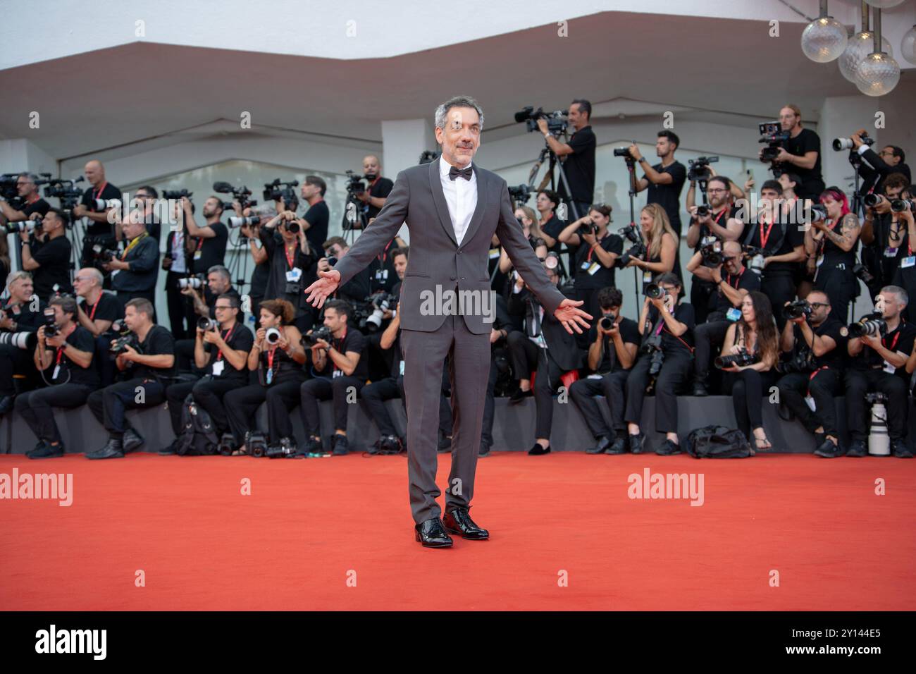 Venezia, Italia. 4 settembre 2024. Il regista Todd Phillips partecipa al tappeto rosso ''Joker: Folie a Deux'' durante la 81a Mostra Internazionale d'Arte cinematografica di Venezia alla sala grande di Venezia, Italia, il 4 settembre 2024. (Foto di Luca Carlino/NurPhoto)0 credito: NurPhoto SRL/Alamy Live News Foto Stock