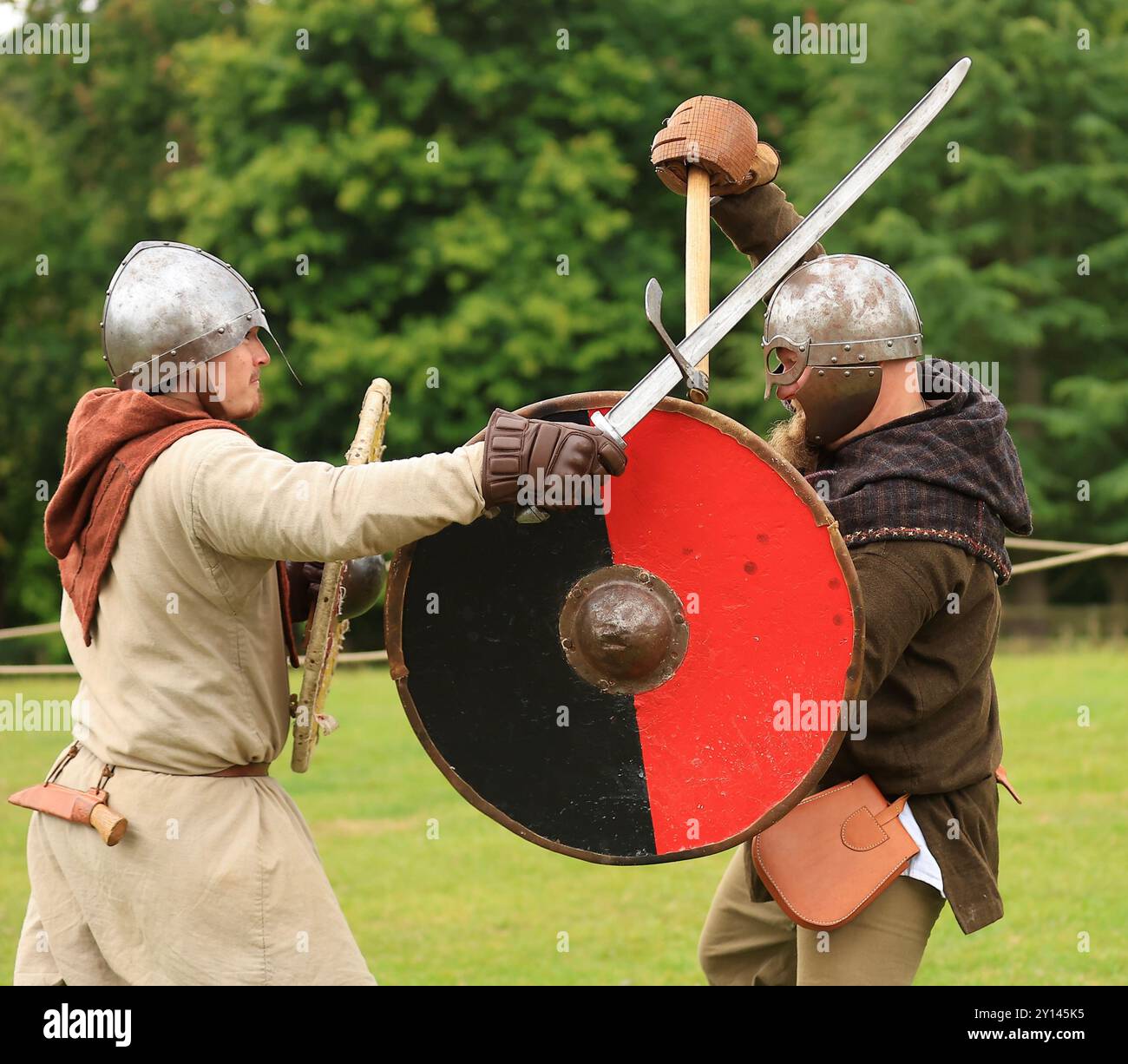 I vichinghi si preparano alla guerra. Foto Stock