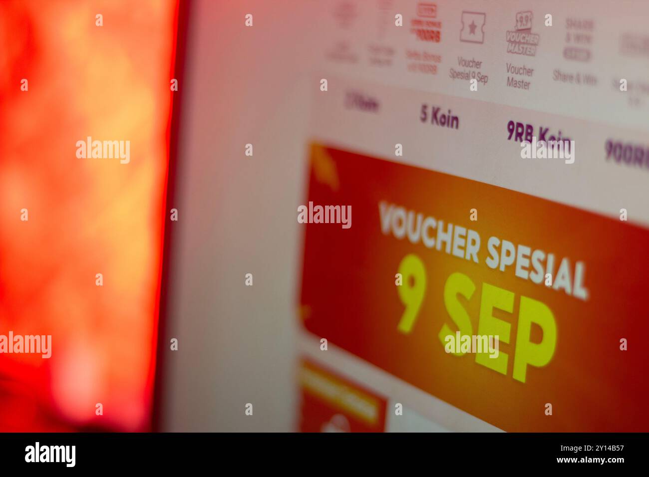 Pringsewu, Lampung; 5 settembre 2024; voucher speciali a settembre sul sito Market Place sullo schermo del computer, banner shopee, mega vendita Foto Stock