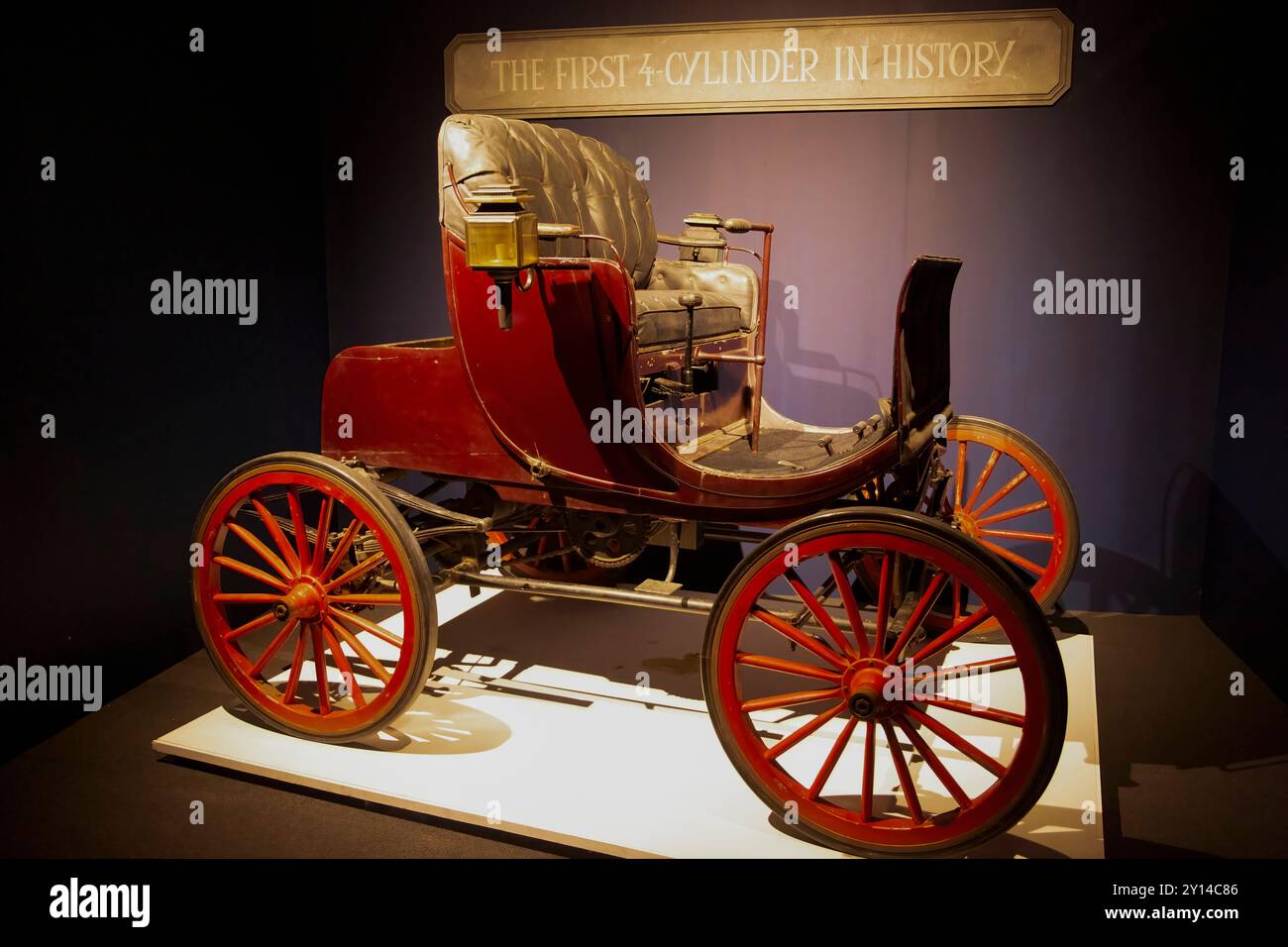 Auto d'epoca al Museo Louwman, l'industria automobilistica produce dal 1887. Situato a Den Haag, nei Paesi Bassi Foto Stock