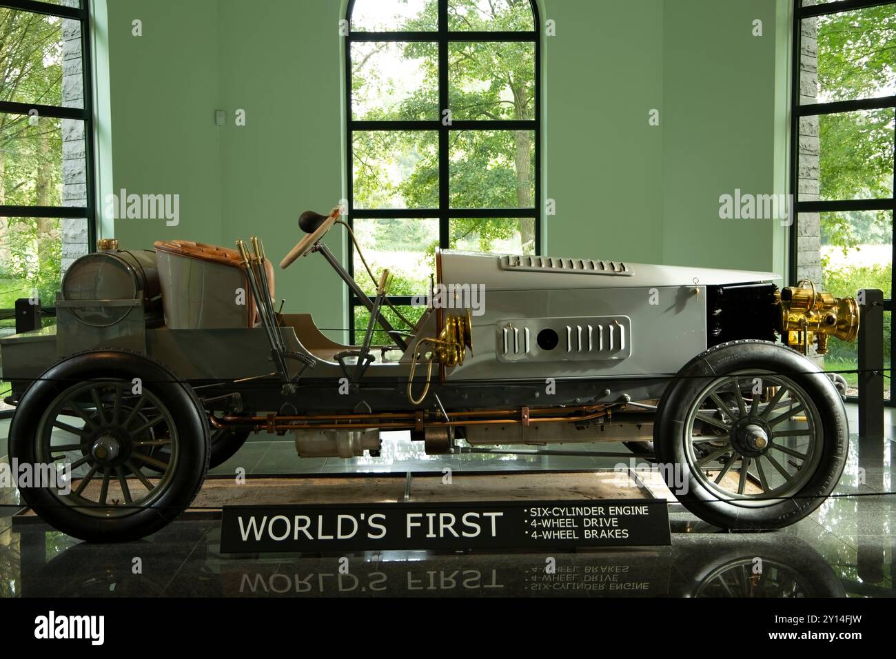 Auto d'epoca al Museo Louwman, l'industria automobilistica produce dal 1887. Situato a Den Haag, nei Paesi Bassi Foto Stock