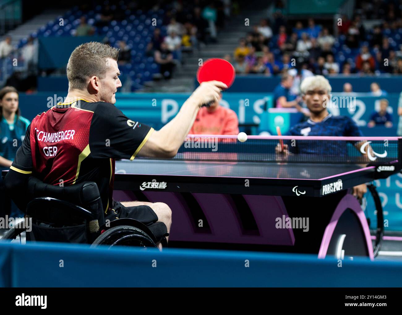 Parigi, Francia. 5 settembre 2024. PARIGI, FRANCIA - SEPTEMBDER 05: Thomas SCHMIDBERGER (GER), startclass WK3 sfida Yuttajak Glinbancheun (THA) alla semifinale maschile MS3 durante la para ping-pong dei Giochi paralimpici estivi di Parigi 2024 alla South Paris Arena il 5 settembre 2024 a Parigi, Francia. ( Crediti: Mika Volkmann/Alamy Live News Foto Stock