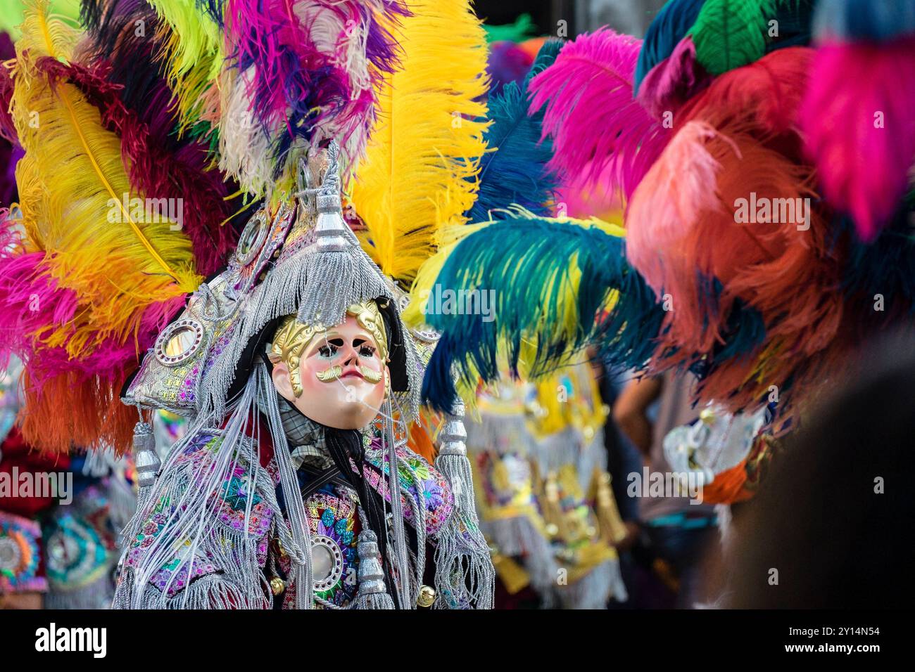 Danza del piccolo Toro, danza sincretica del XVII secolo con costumi tradizionali, Santo Tomás Chichicastenango, Repubblica del Guatemala, America centrale. Foto Stock