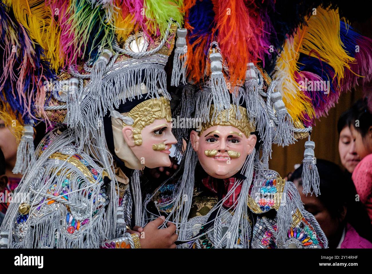 Danza del piccolo Toro, danza sincretica del XVII secolo con costumi tradizionali, Santo Tomás Chichicastenango, Repubblica del Guatemala, America centrale. Foto Stock