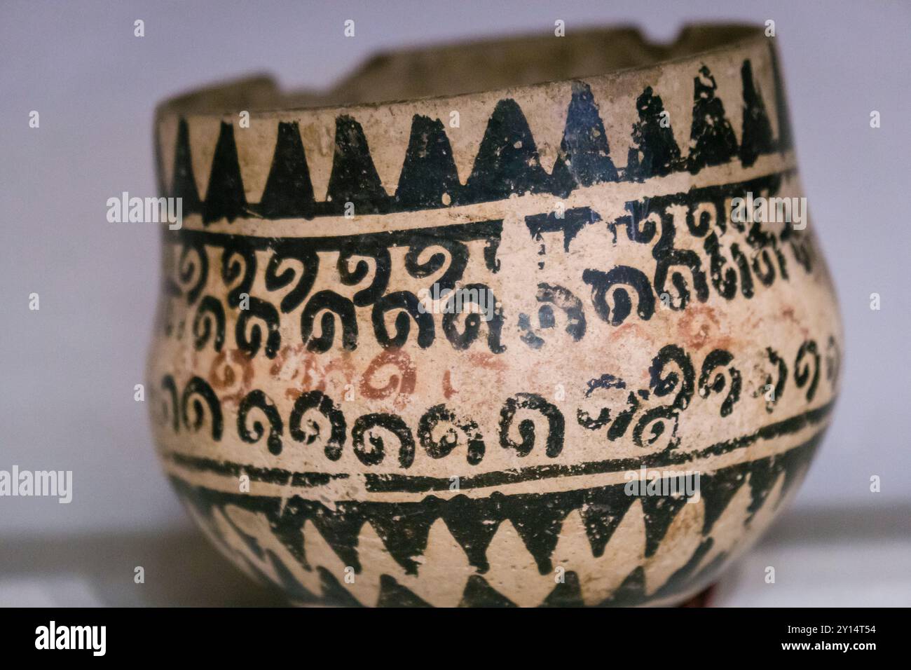 Ceramica policromatica, tardo postclassico, museo della piazza centrale, Chichicastenango,. Foto Stock