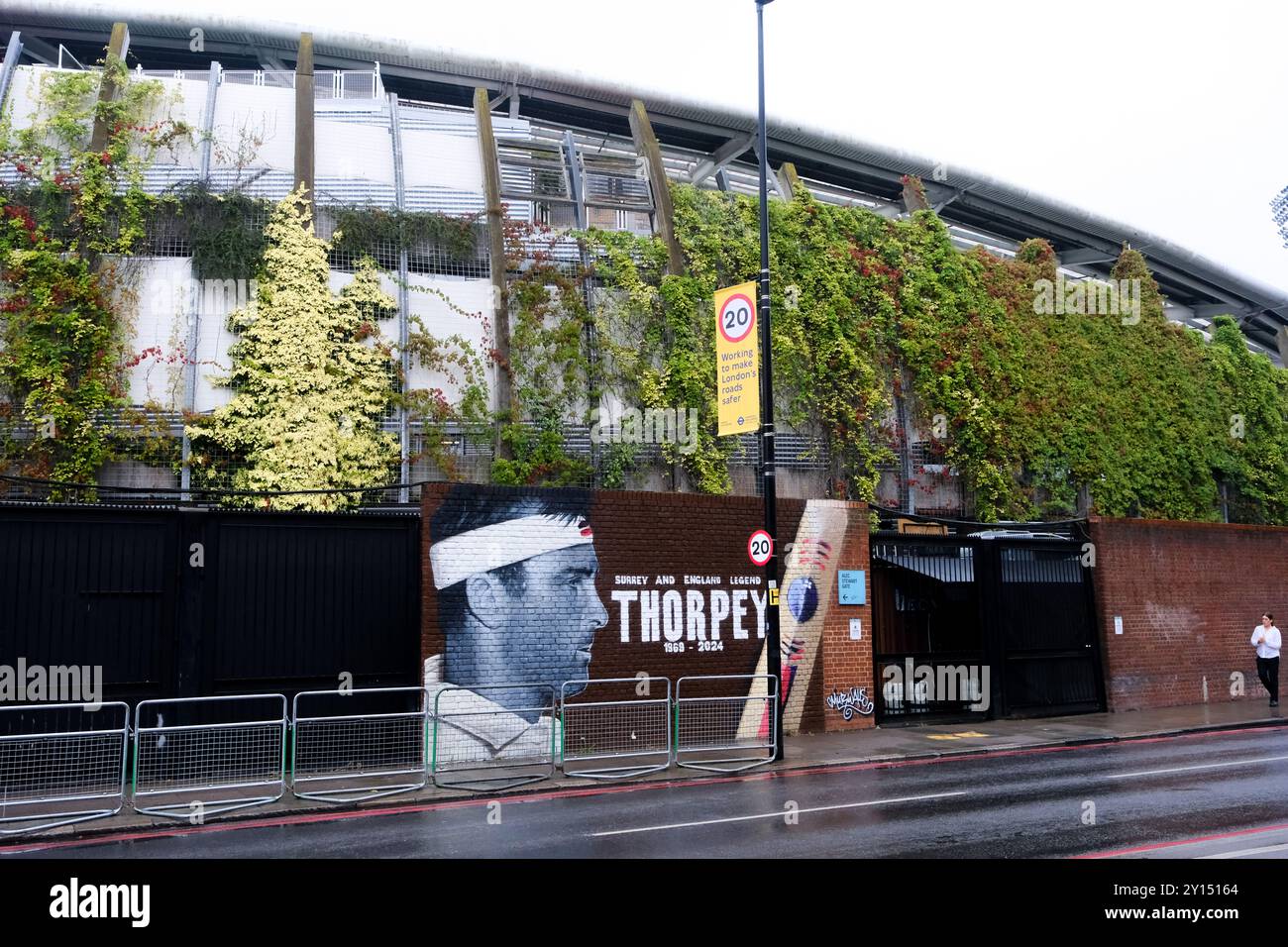 The Kia Oval, Vauxhall, Londra, Regno Unito. 5 settembre 2024. Un omaggio murale a Graham Thorpe all'Oval cricket Ground. Il test finale contro lo Sri Lanka inizia domani. Crediti: Matthew Chattle/Alamy Live News Foto Stock