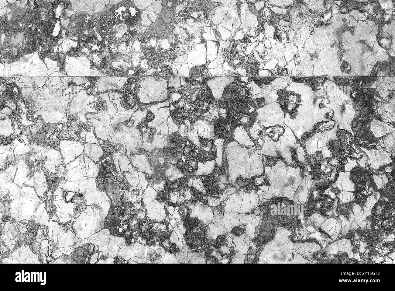 Motivi e texture vorticosi su una parete in marmo, per creare uno sfondo artistico monocromatico Foto Stock