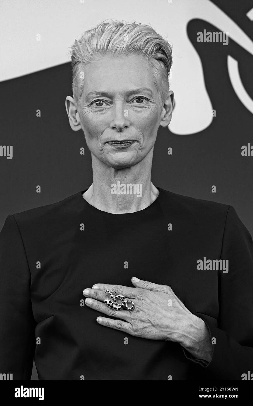 Venezia, Italia. 2 settembre 2024. Tilda Swinton partecipa alla photocall "The Room Next Door" alla 81a Mostra Internazionale d'Arte cinematografica di Venezia il 2 settembre 2024 a Venezia, Italia. (Foto di Gian Mattia D'Alberto/LaPresse) credito: LaPresse/Alamy Live News Foto Stock