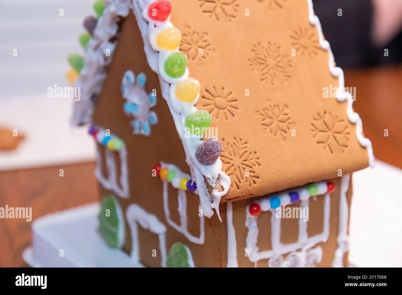 Primo piano delle case di pan di zenzero con sfondo interno Foto Stock