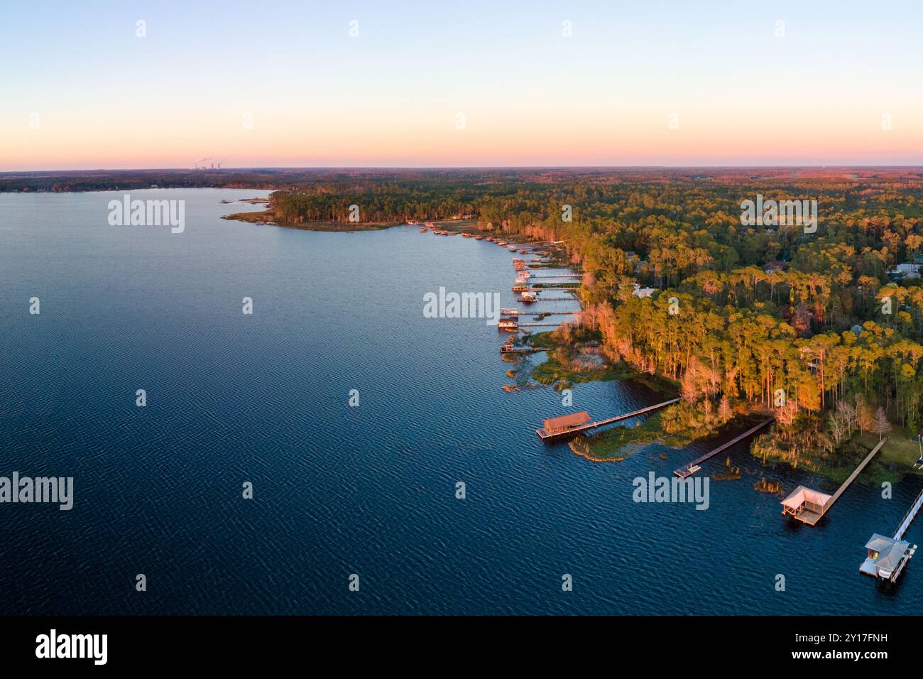 Vista panoramica aerea del lago Mary Jane, dell'area del lago Nona, a sud di Orlando, Florida, Stati Uniti. Gennaio 2022. Foto Stock