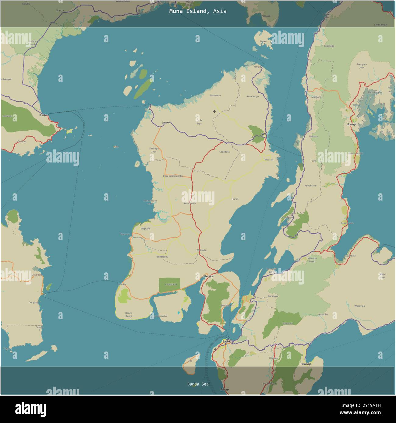 Muna Island nel Mare di banda, appartenente all'Indonesia, ritagliata in piazza su una mappa topografica in stile umanitario OSM Foto Stock