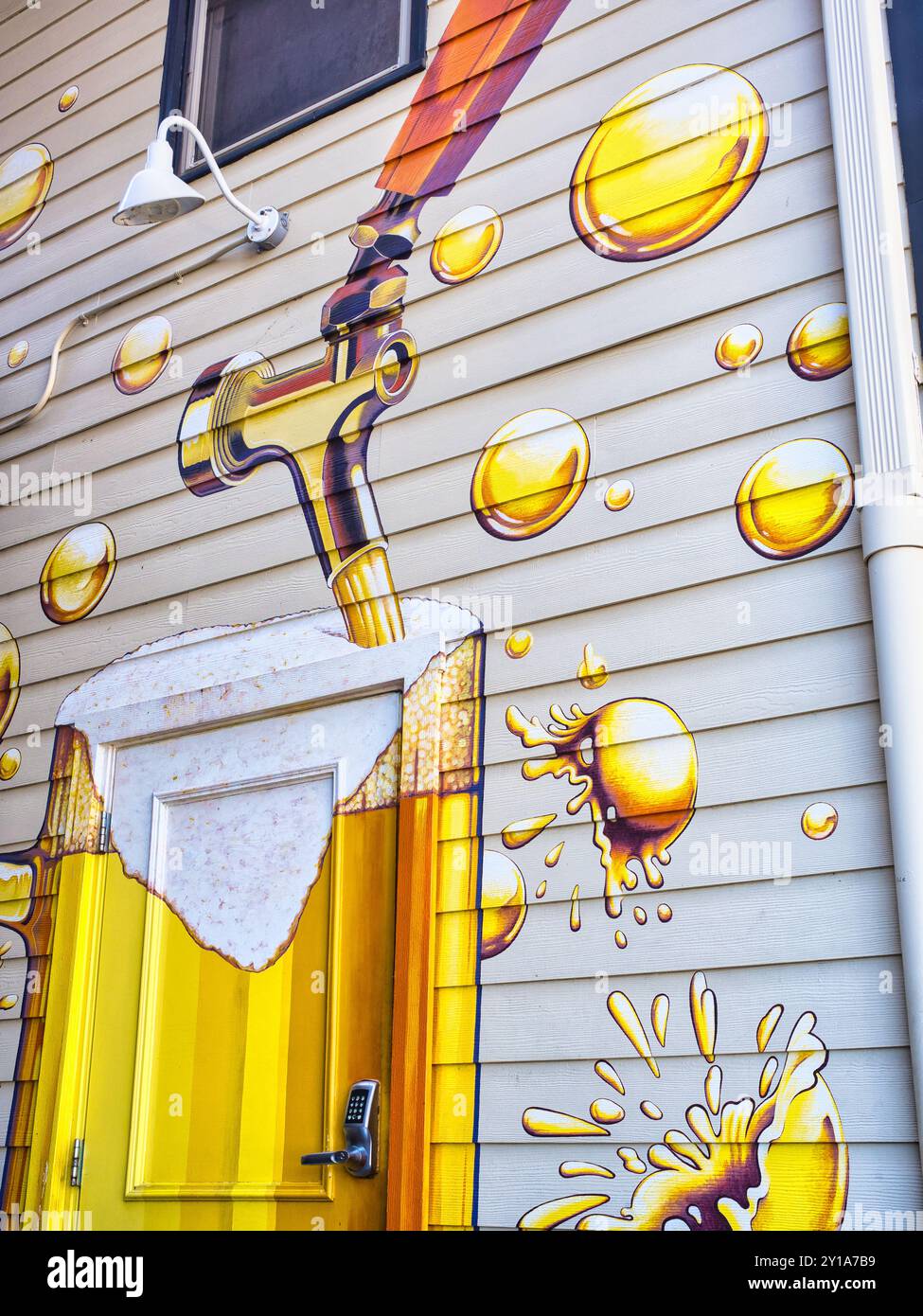 Esclusivo murale di birra alla spina nell'edificio Foto Stock