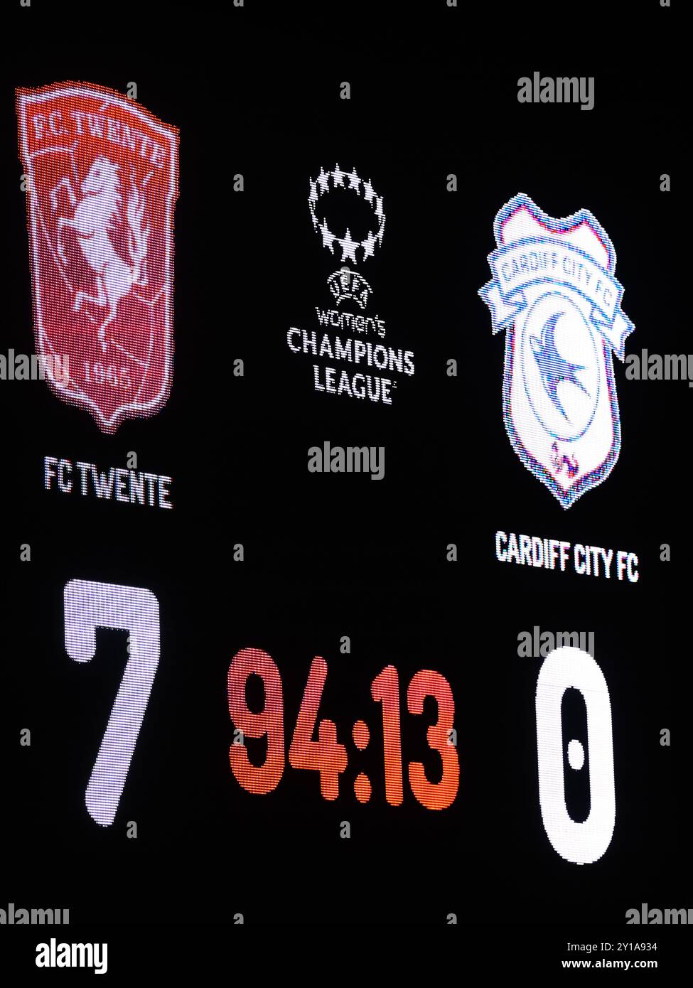 ENSCHEDE - risultato finale durante la partita UEFA Champions League for Women tra FC Twente e Cardiff City allo Sportpark Schreurserve il 4 settembre 2024 a Enschede, Paesi Bassi. ANP | Hollandse Hoogte | GERRIT VAN KEULEN Foto Stock