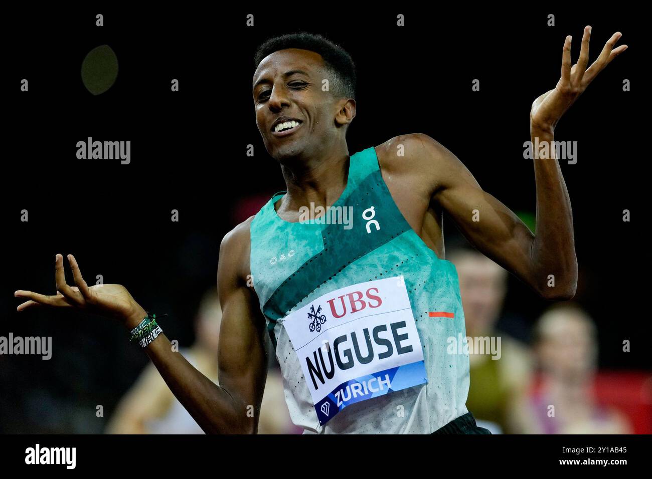 Zurigo, Svizzera. 5 settembre 2024. Zurigo, Svizzera, 5 settembre 2024: Yared Nuguse (USA) celebra la sua vittoria durante l'evento 1500m Men alla Wanda Diamond League Weltklasse Zurich allo Stadion Letzigrund di Zurigo, Svizzera. (Daniela Porcelli/SPP) credito: SPP Sport Press Photo. /Alamy Live News Foto Stock