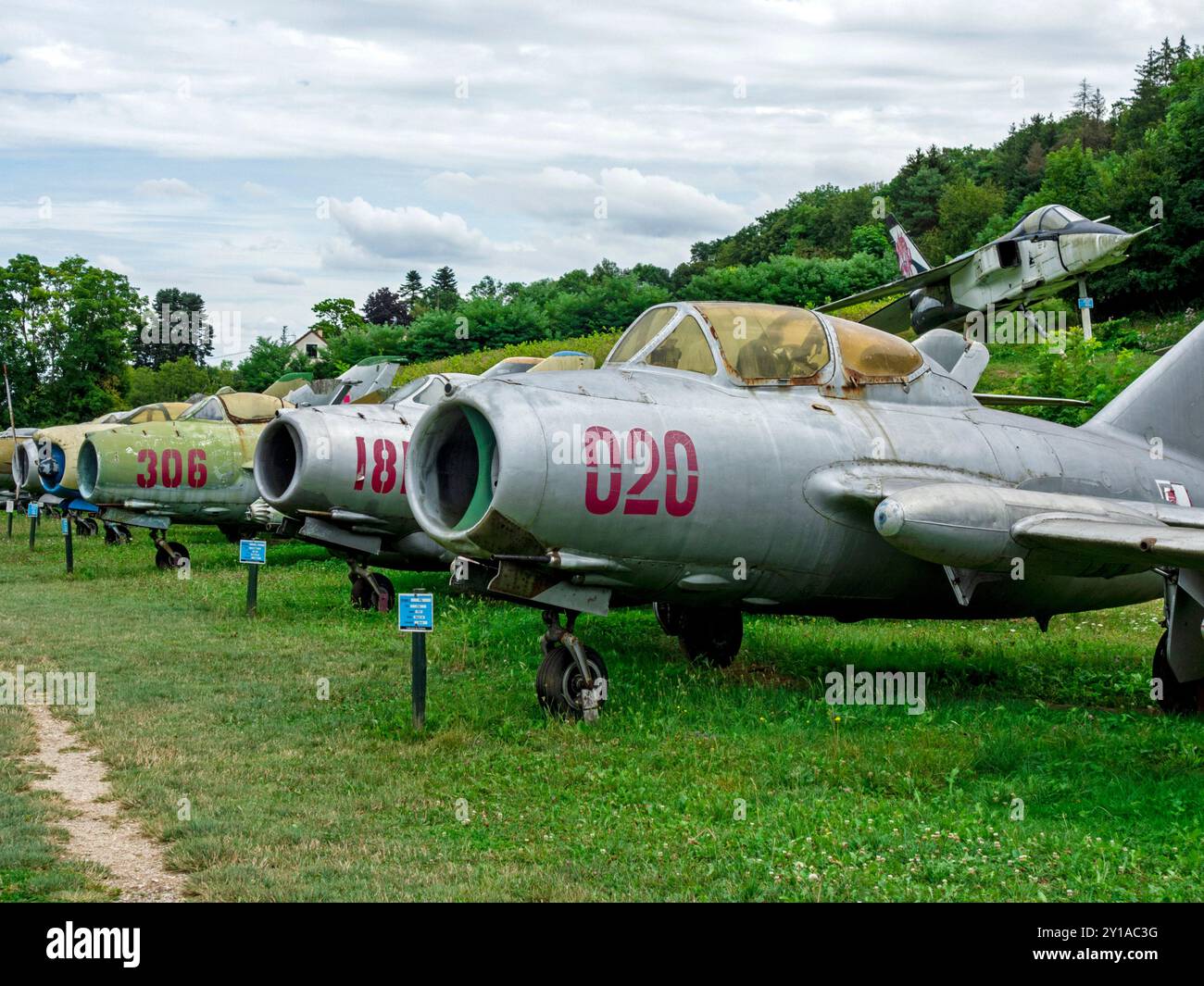 Collezione di combattenti MIG-15 al Museo del Castello di Savigny-les Beaune (Bourgogne/Francia) Foto Stock
