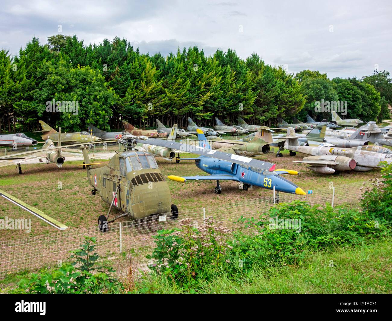 Vari aerei in mostra al Museo del Castello di Savigny-les Beaune (Bourgogne/Francia) Foto Stock