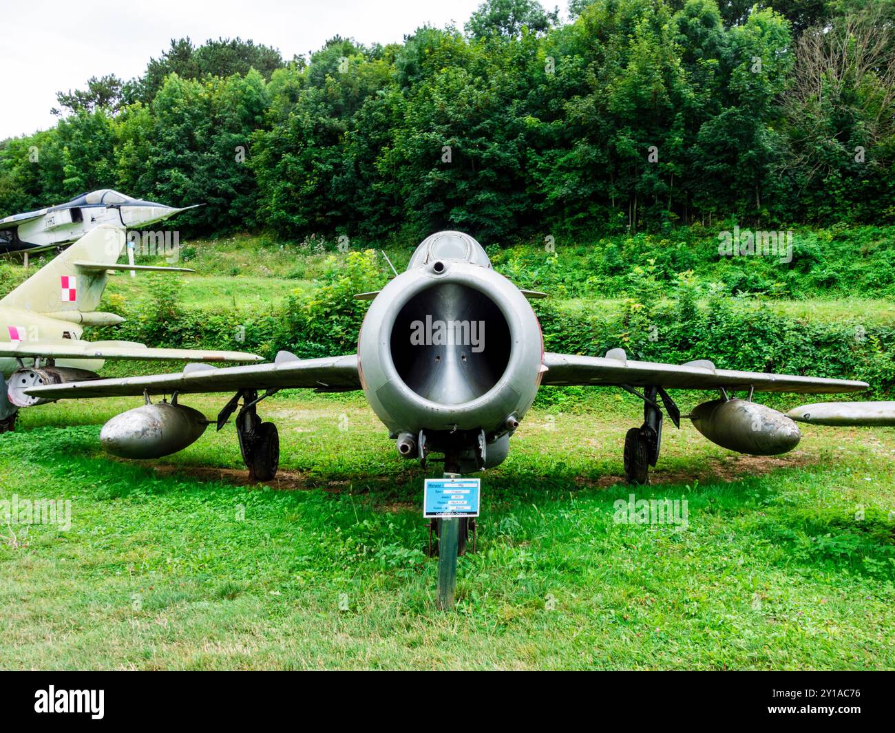 Vista frontale del caccia MIG-15 al Museo del Castello di Savigny-les Beaune (Borgogna/Francia) Foto Stock