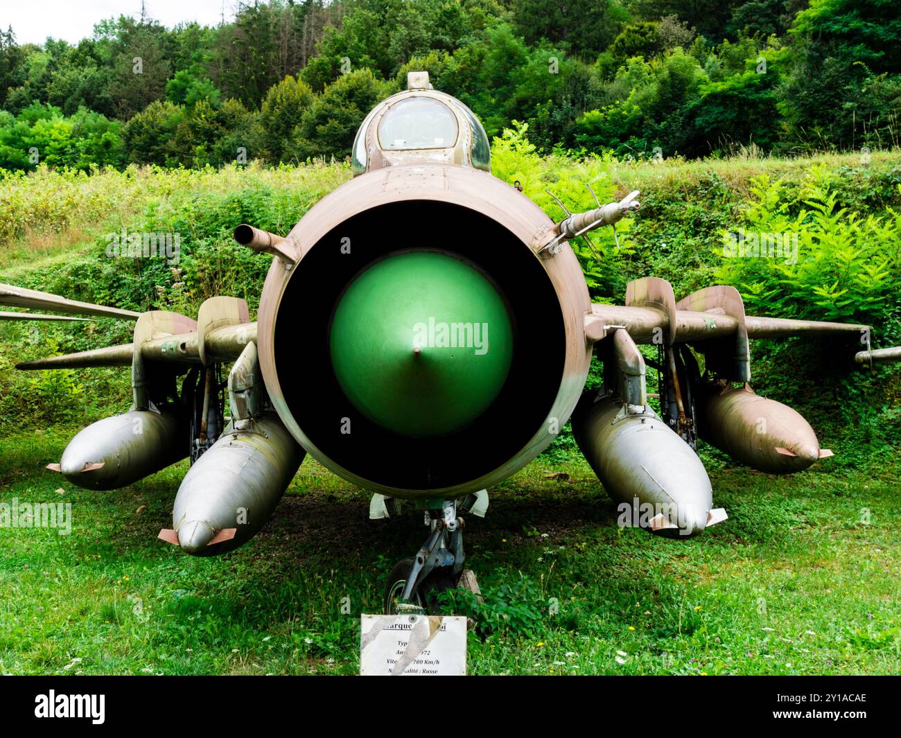 Vista frontale del caccia MIG-21 al Museo del Castello di Savigny-les Beaune (Borgogna/Francia) Foto Stock