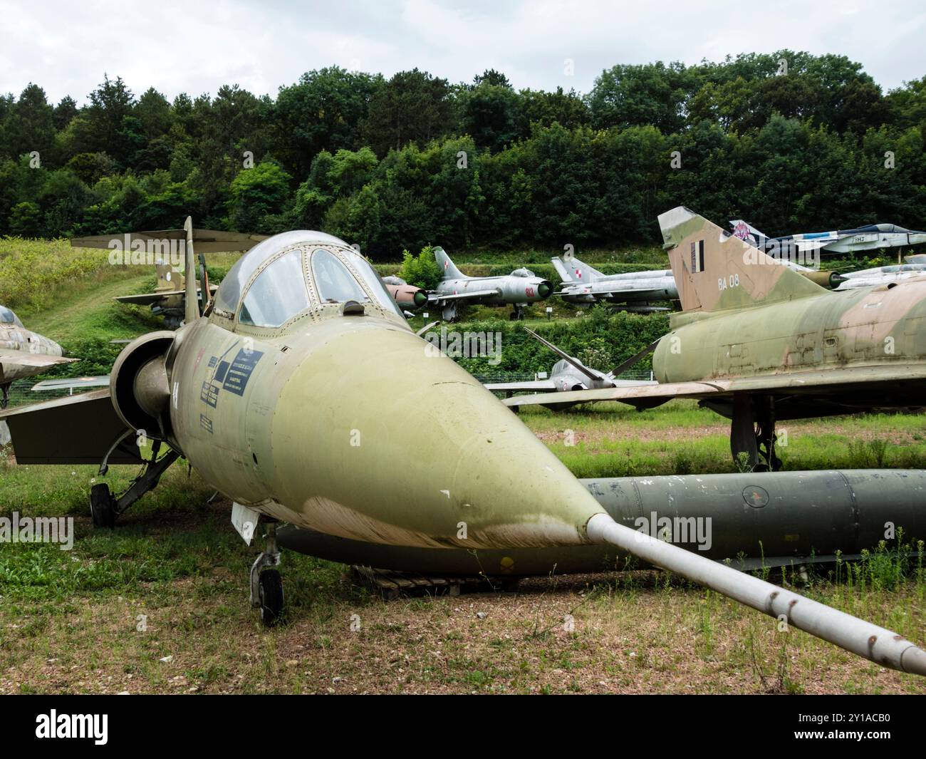 Vista frontale del caccia Lockheed F-104 al museo del castello di Savigny-les Beaune (Borgogna/Francia) Foto Stock