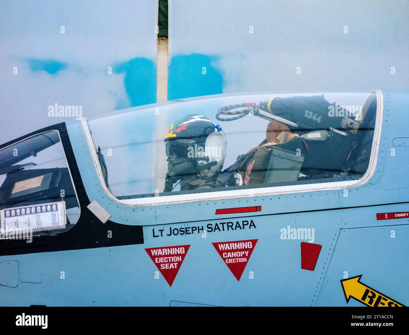 Modello di cabina di pilotaggio Vought F-8 con sedile eiettabile al Museo del Castello di Savigny-les Beaune (Bourgogne/Francia) Foto Stock