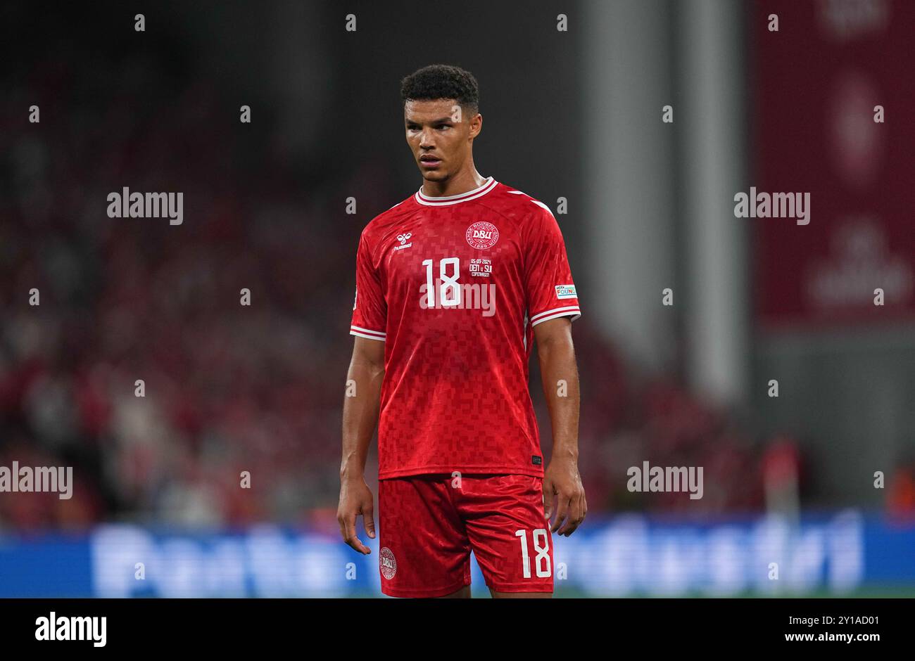 Parken, Copenaghen, Danimarca. 5 settembre 2024. Alexander Bah della Danimarca guarda durante una partita della UEFA Nations League, Danimarca contro Svizzera, a Parken, Copenaghen, Danimarca. Ulrik Pedersen/CSM/Alamy Live News Foto Stock