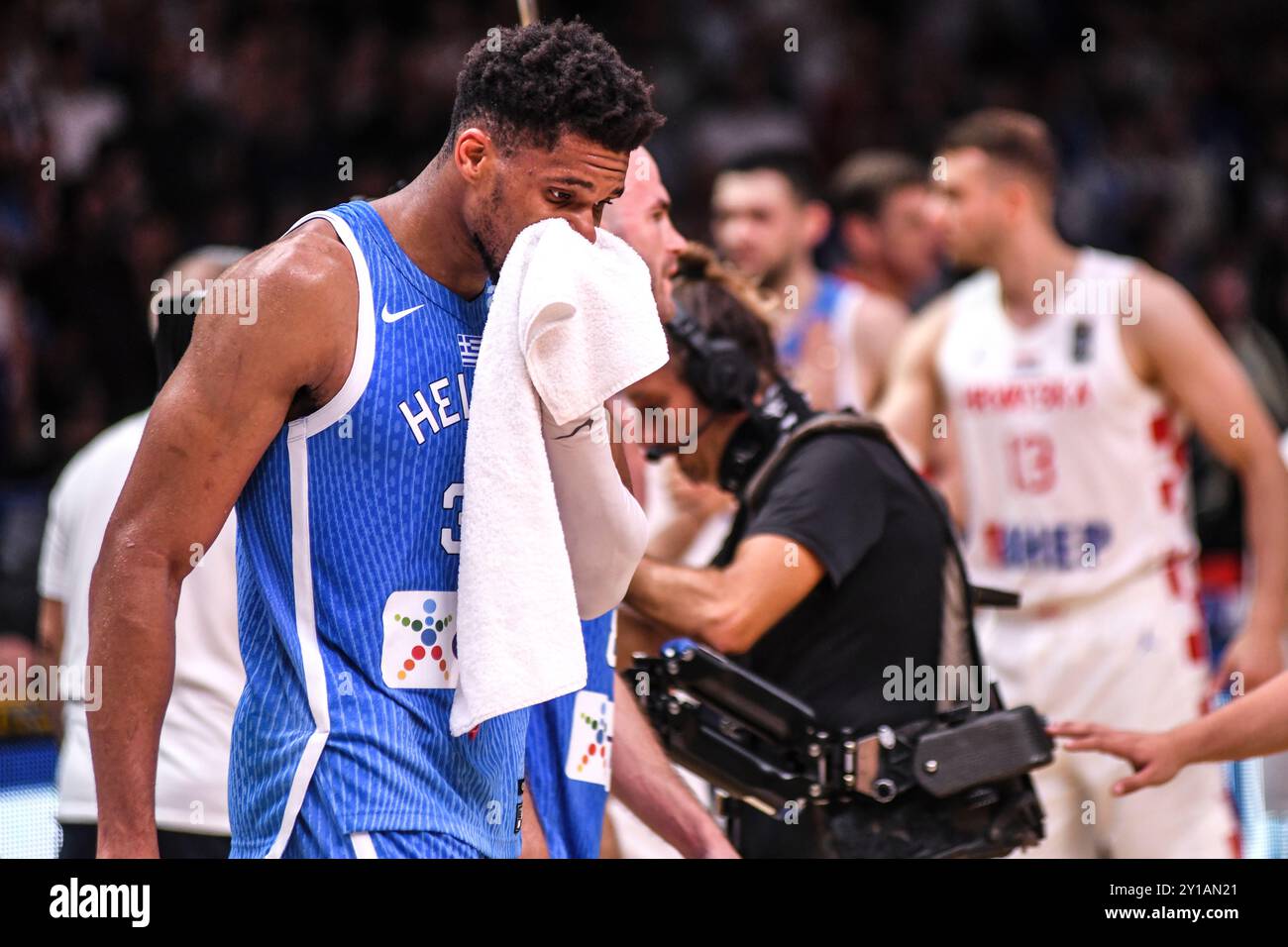 Giannis Antetokounmpo e la Grecia celebrano la qualificazione que per i Giochi Olimpici di Parigi. Torneo di qualificazione olimpica FIBA. Pireo 2024. Foto Stock