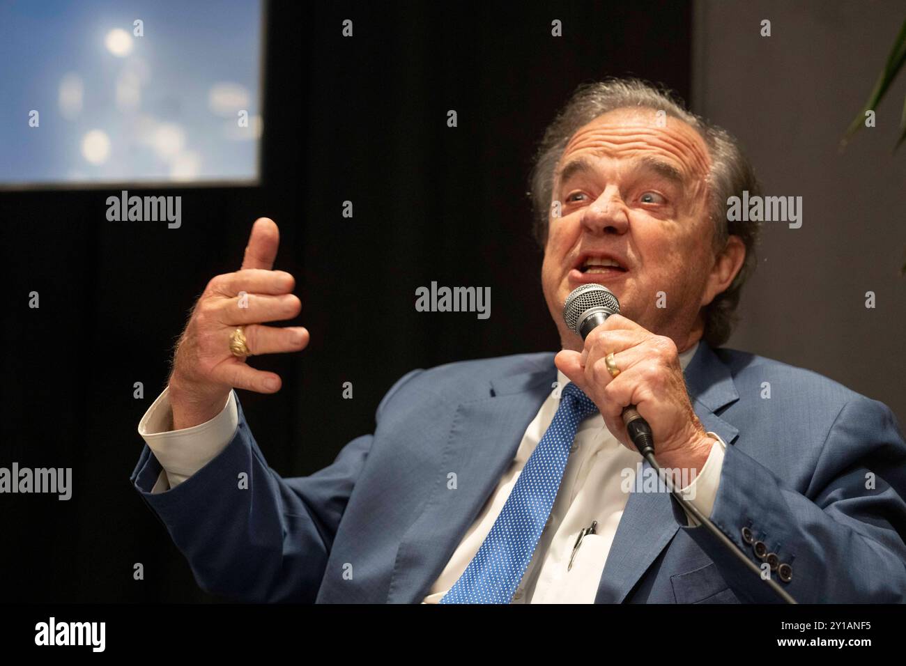 Austin Texas USA, 5 settembre 2024: Il cancelliere del sistema universitario Texas A&M JOHN SHARP parla durante una sessione al Texas Tribune Festival della sua esperienza nel governo del Texas. Il Texas Tribune, giunto al suo quindicesimo anno, è una redazione non-profit che copre la politica e le politiche pubbliche del Texas. Crediti: Bob Daemmrich/Alamy Live News Foto Stock