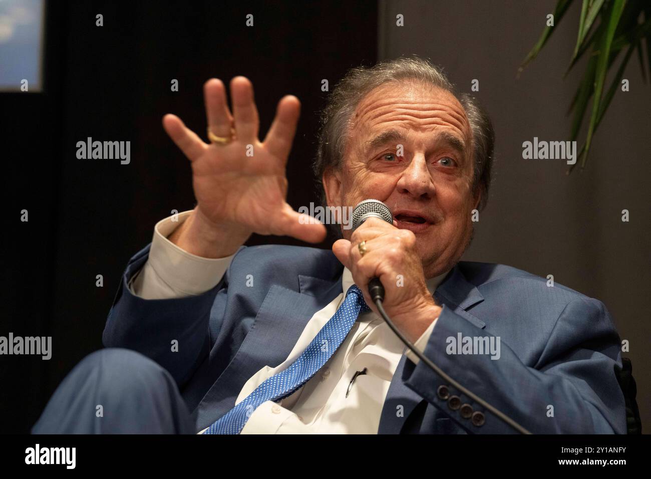 Austin Texas USA, 5 settembre 2024: Il cancelliere del sistema universitario Texas A&M JOHN SHARP parla durante una sessione al Texas Tribune Festival della sua esperienza nel governo del Texas. Il Texas Tribune, giunto al suo quindicesimo anno, è una redazione non-profit che copre la politica e le politiche pubbliche del Texas. Crediti: Bob Daemmrich/Alamy Live News Foto Stock